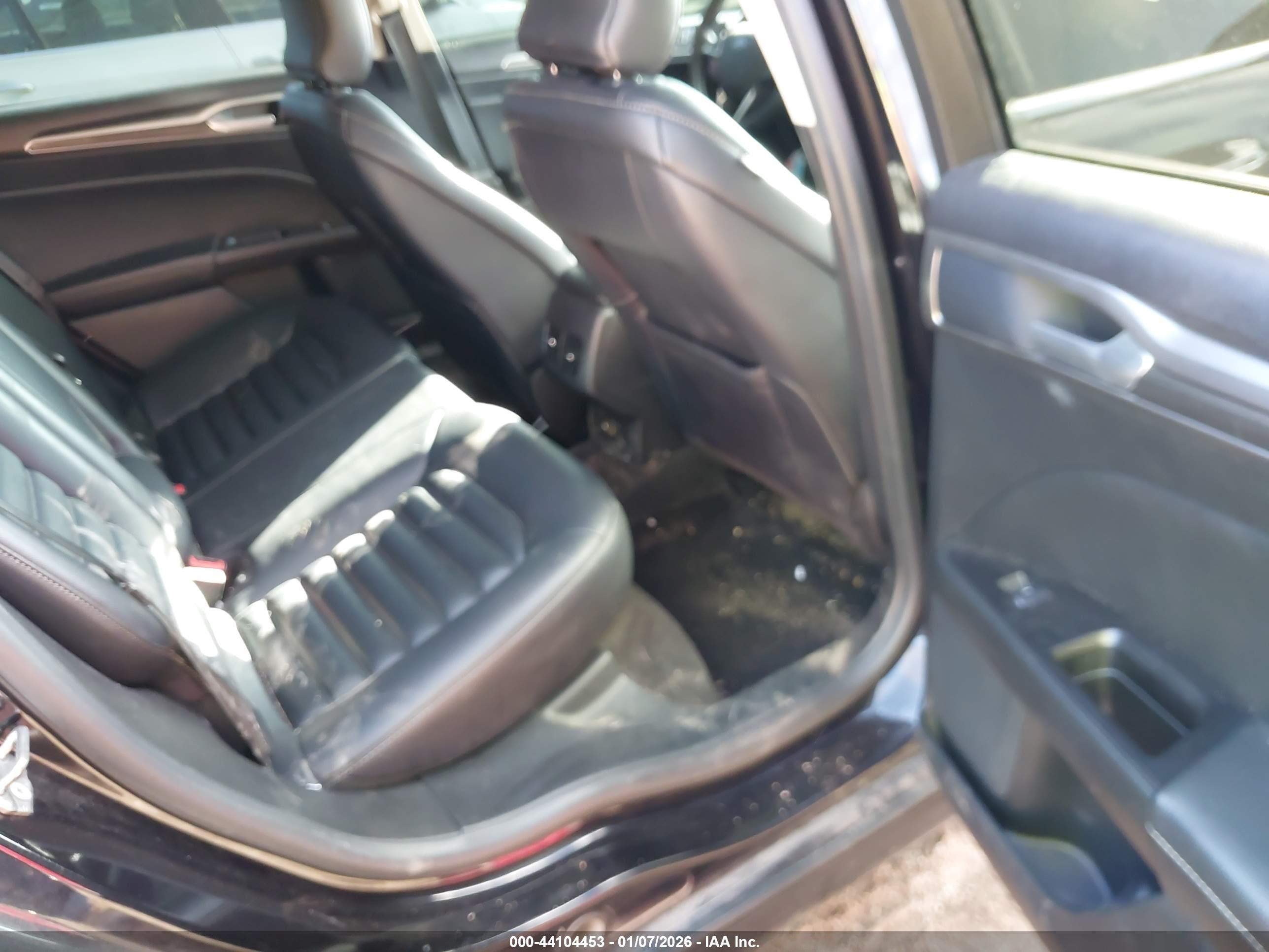 FORD FUSION image 8