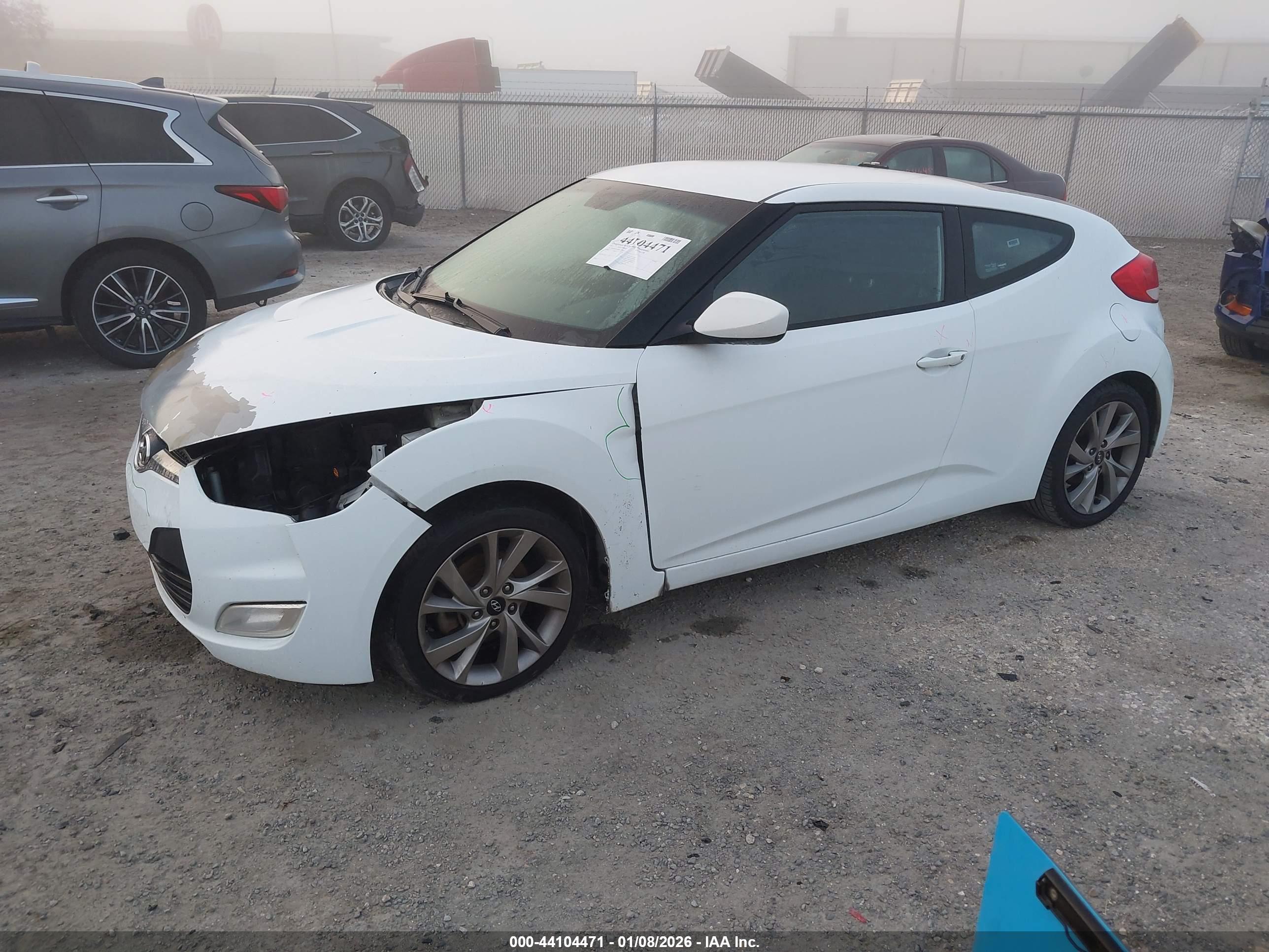 HYUNDAI VELOSTER image 2