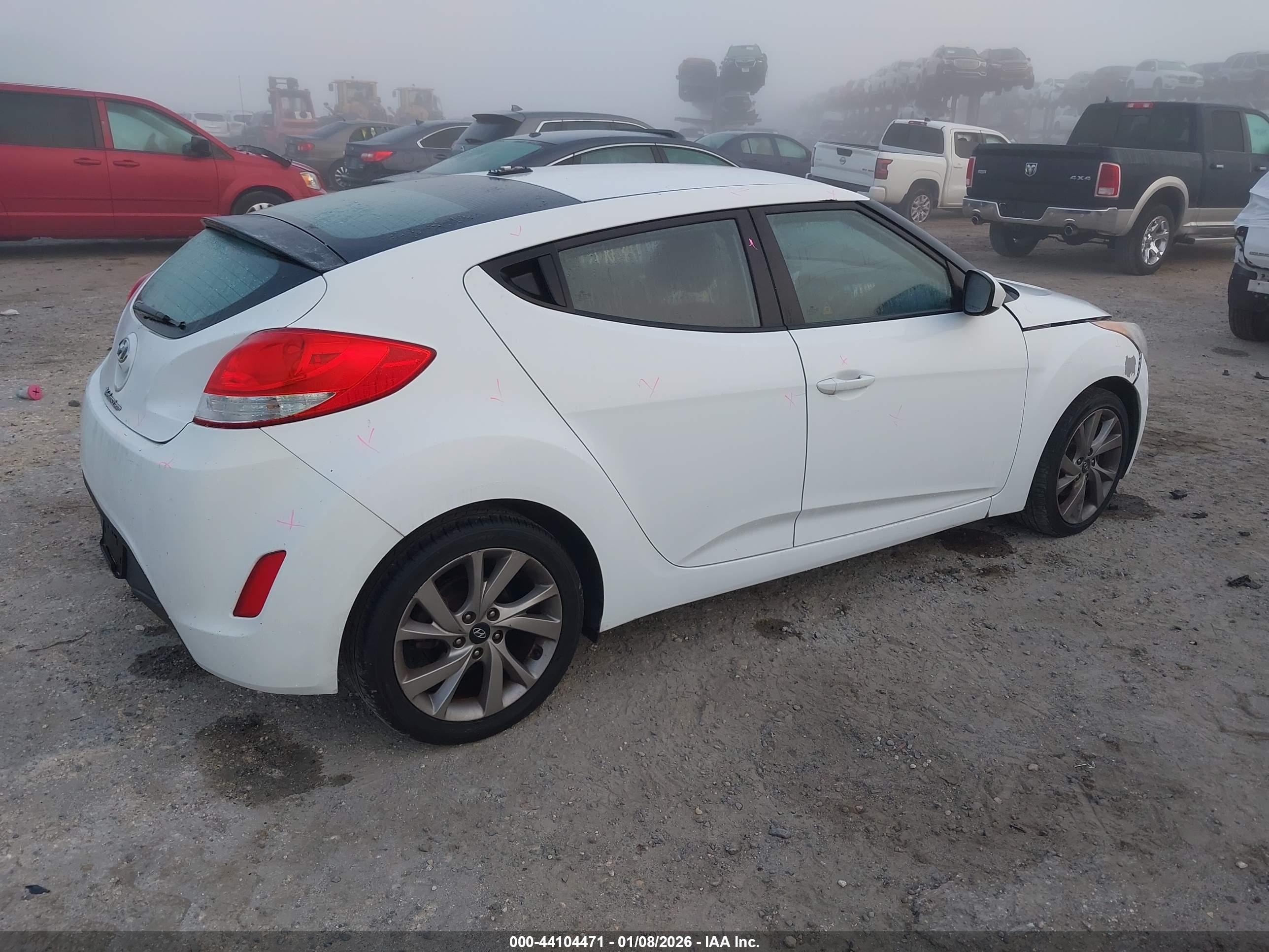 HYUNDAI VELOSTER image 4