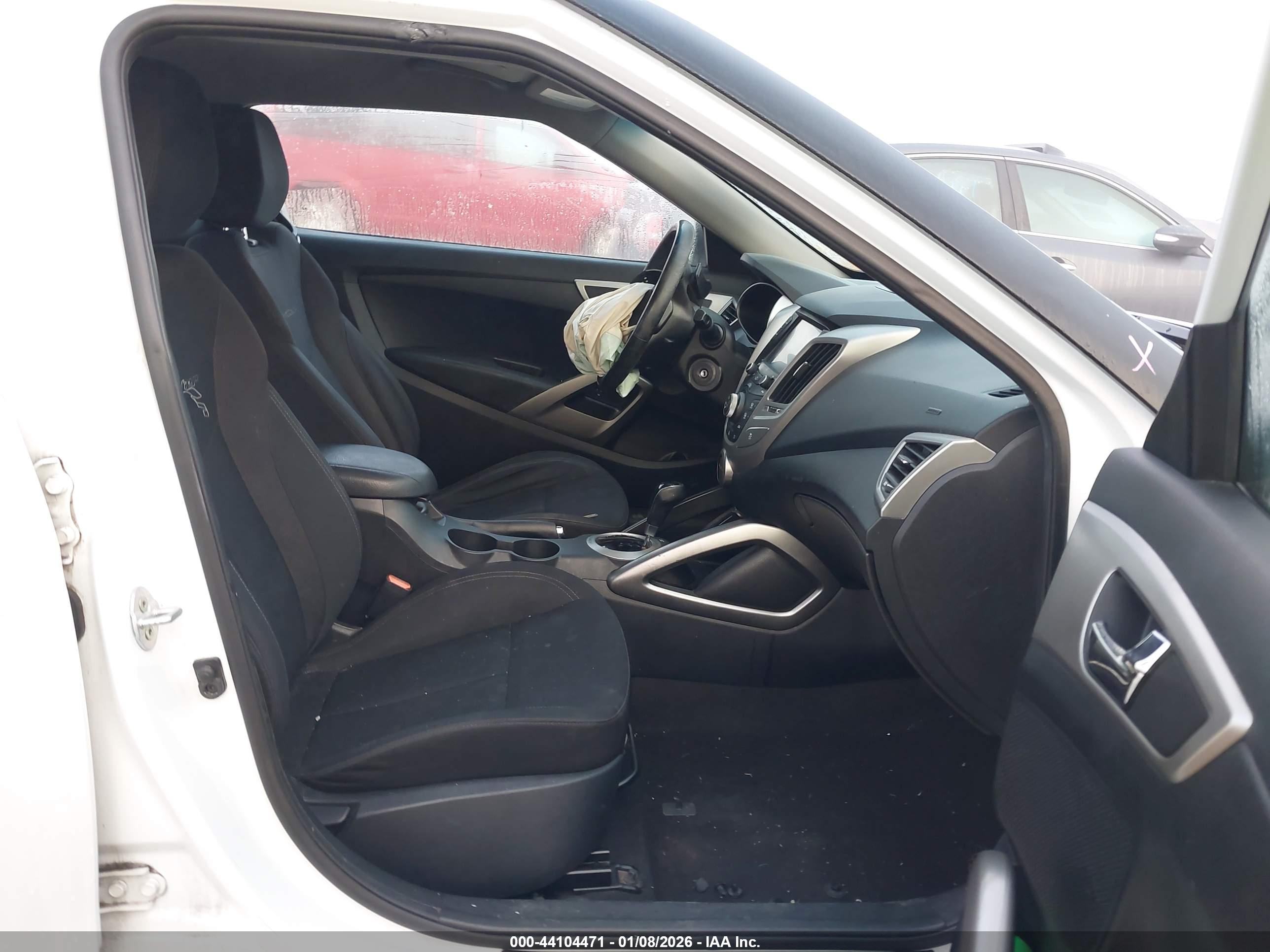 HYUNDAI VELOSTER image 5