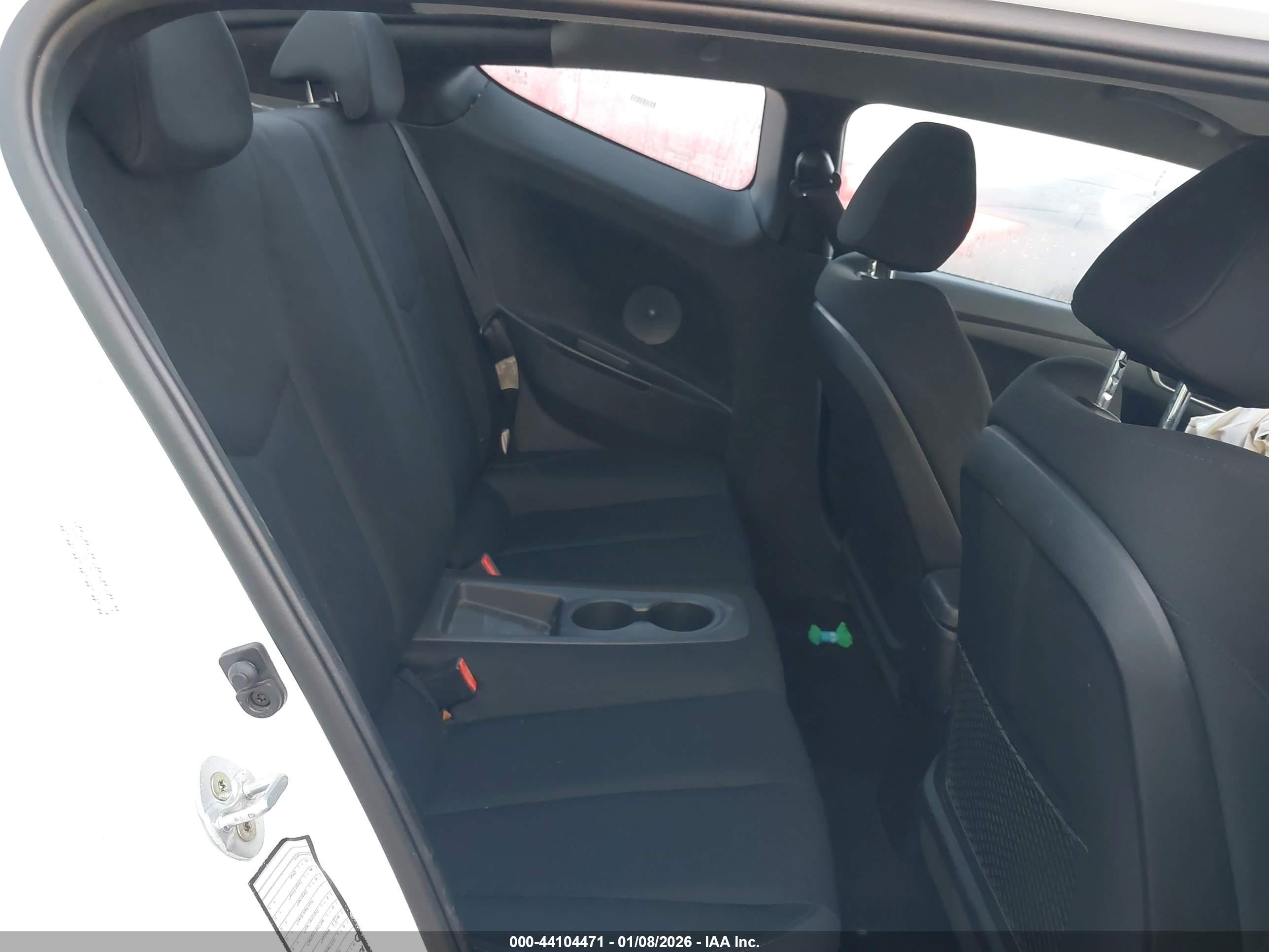 HYUNDAI VELOSTER image 8