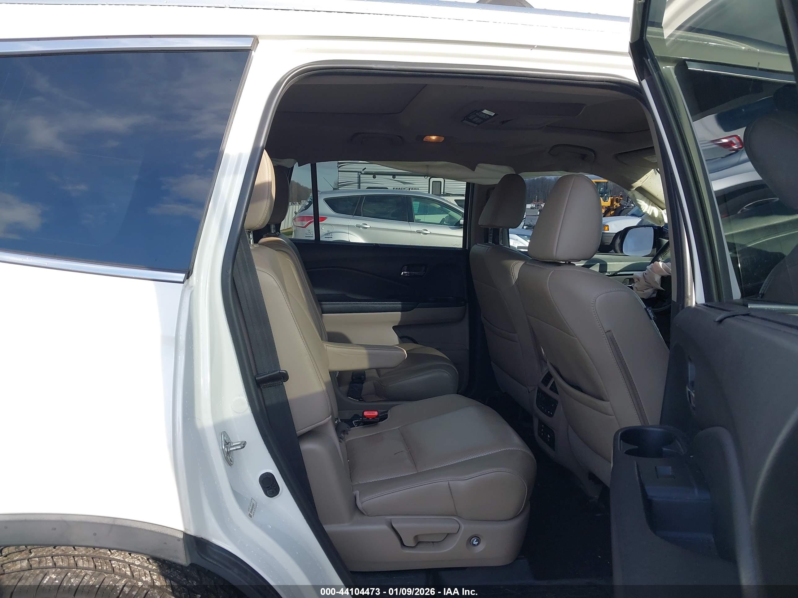 HONDA PILOT image 8