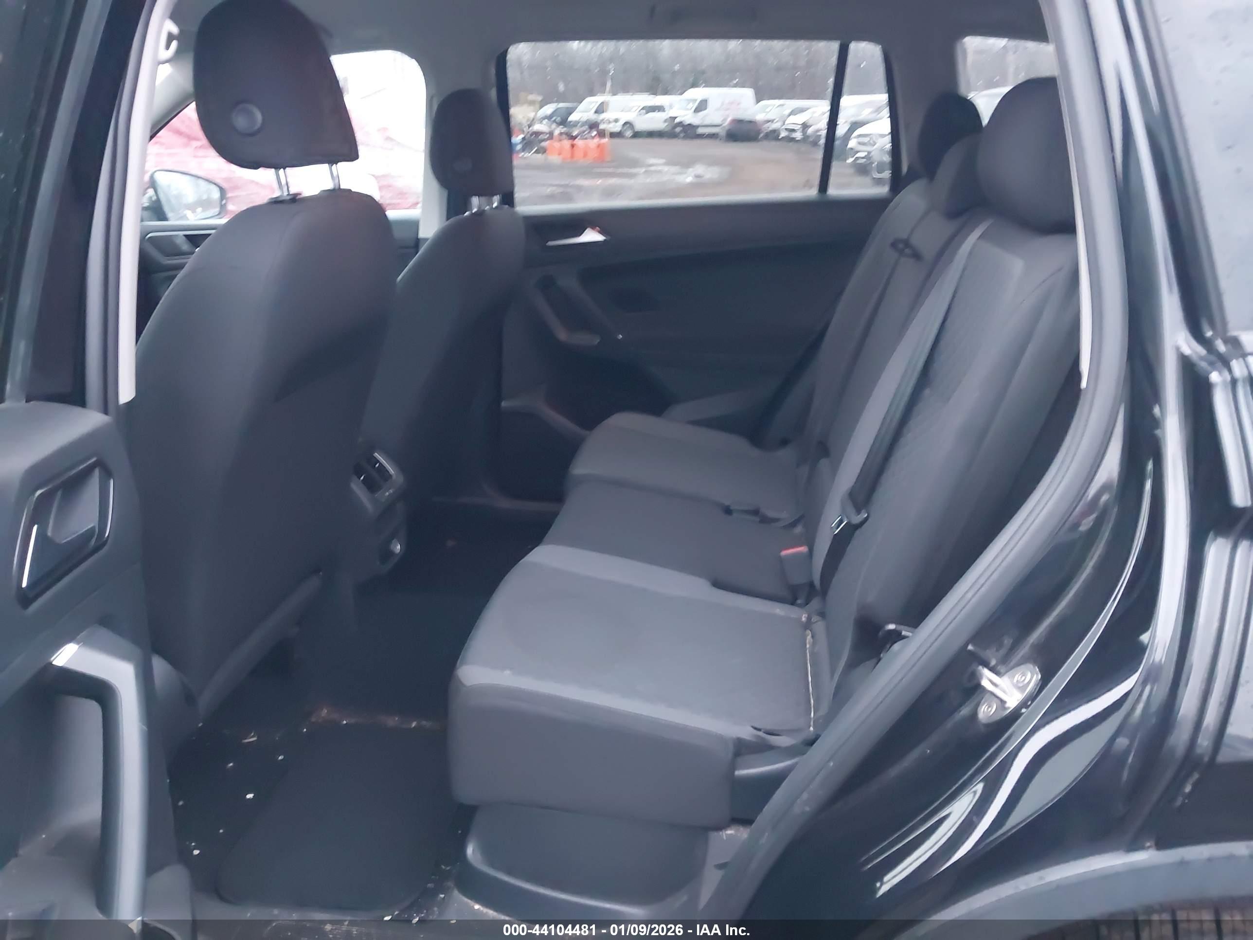 VOLKSWAGEN TIGUAN image 8