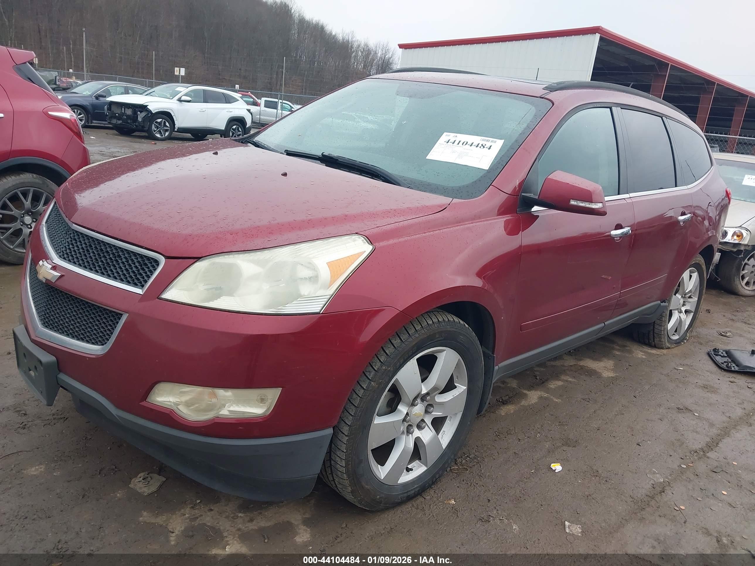 CHEVROLET TRAVERSE image 2