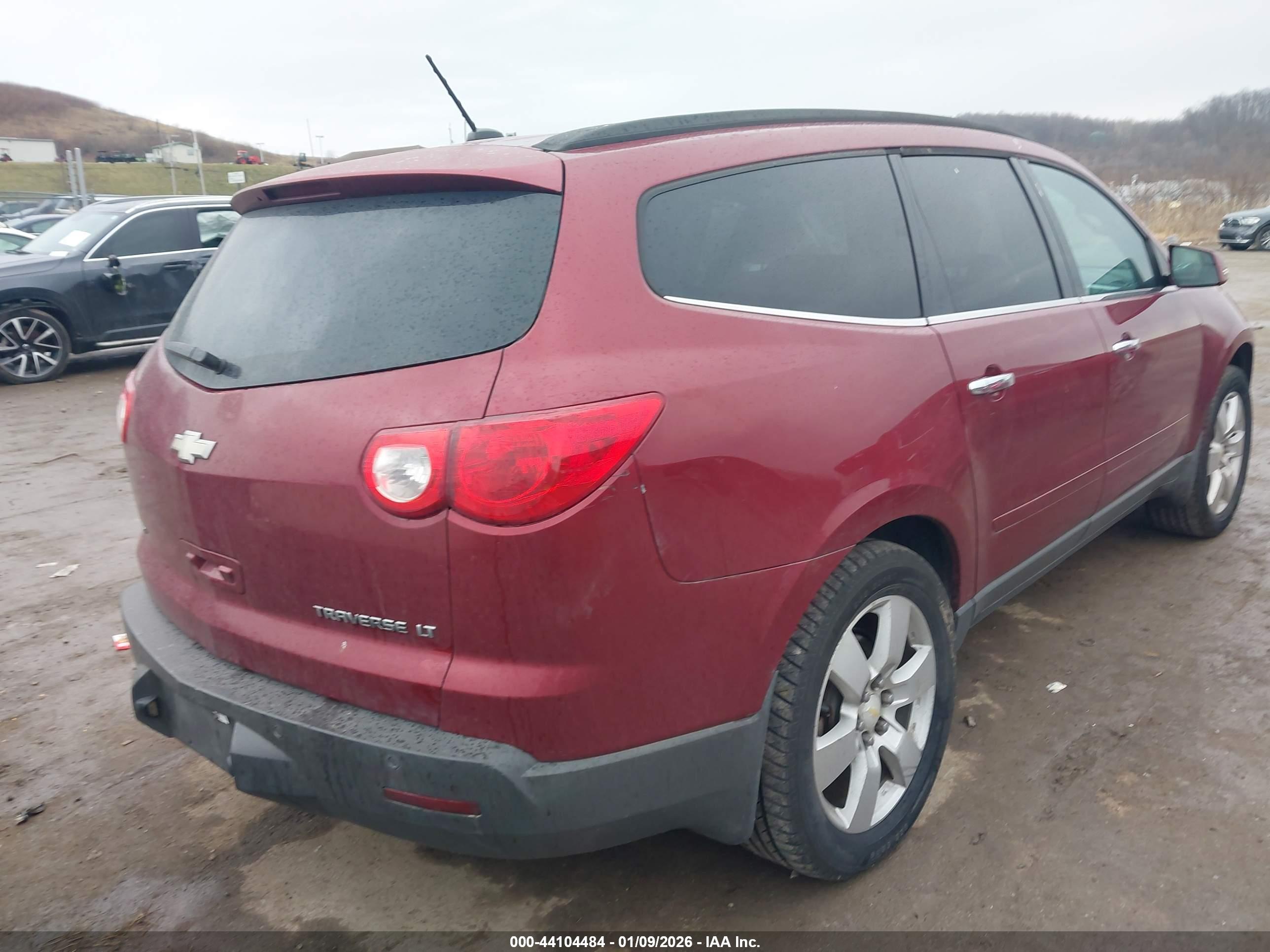CHEVROLET TRAVERSE image 4