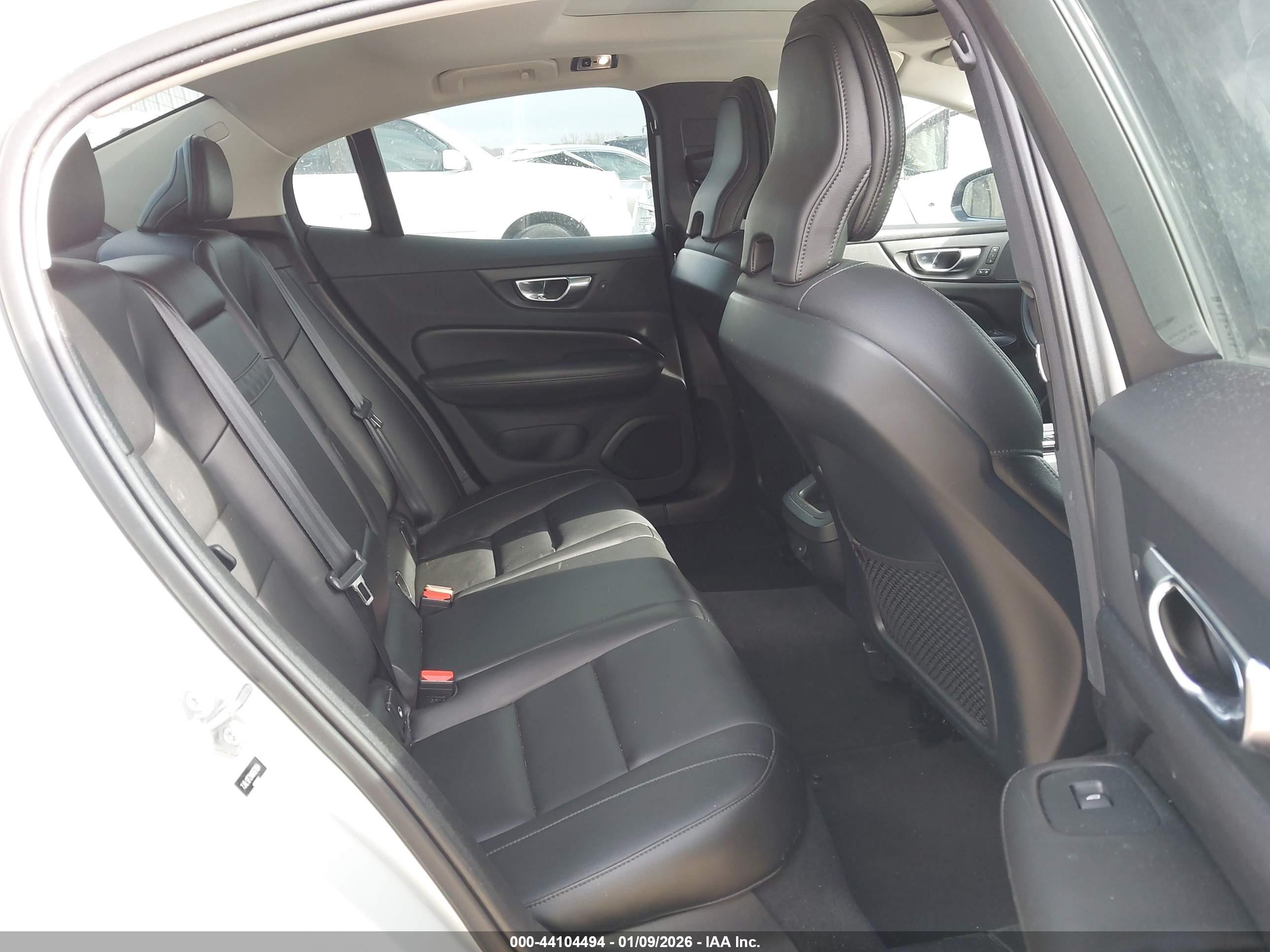 VOLVO S60 image 8