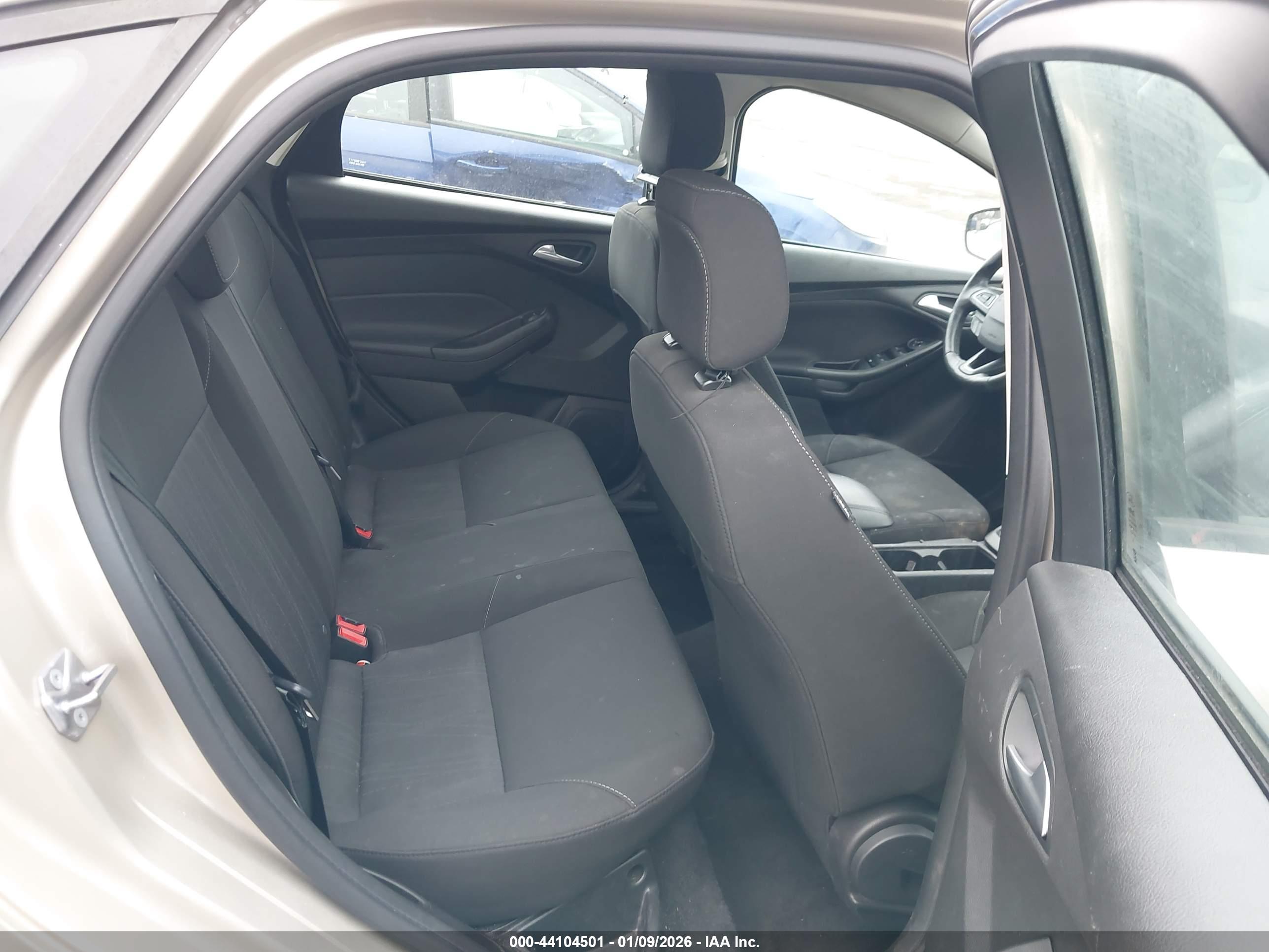 FORD FOCUS image 8