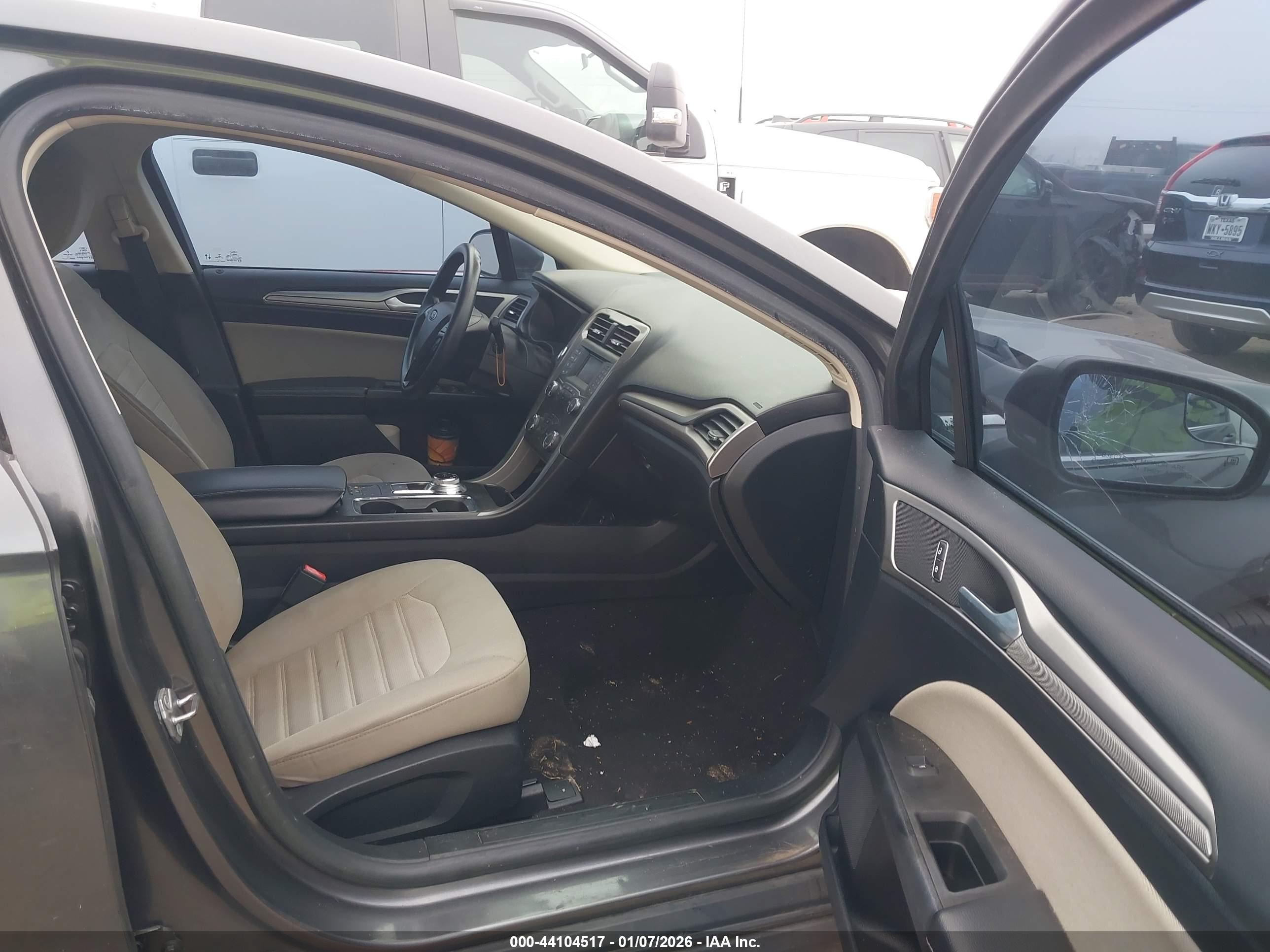 FORD FUSION image 5