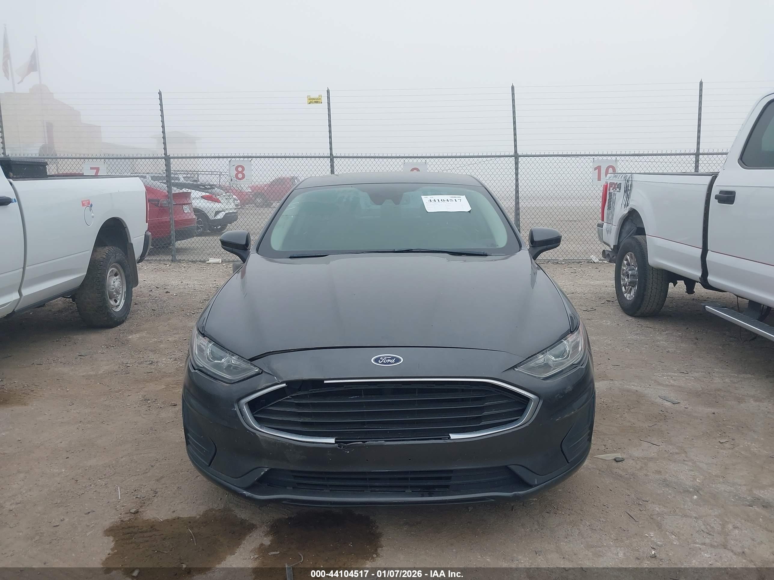FORD FUSION image 6