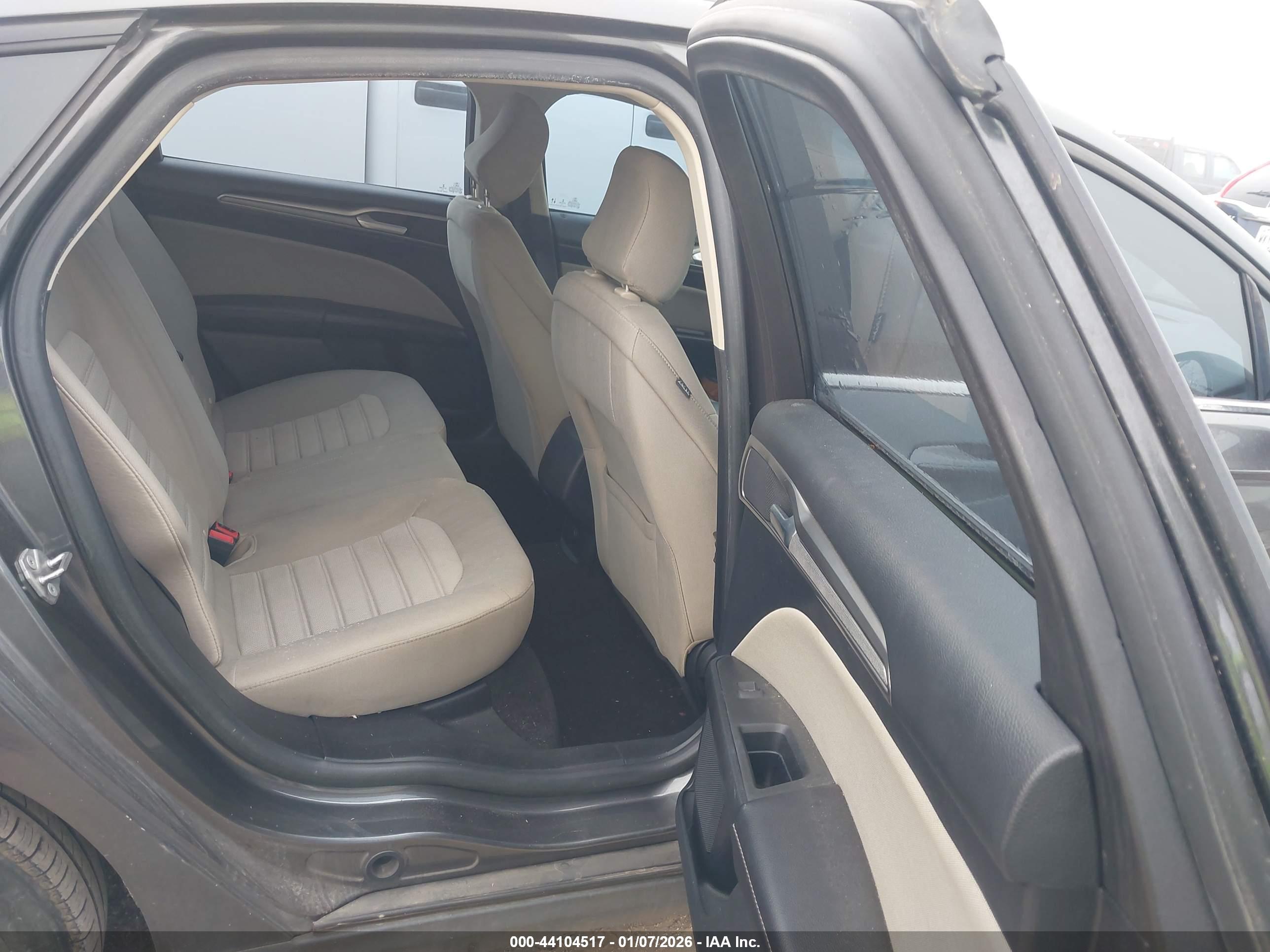 FORD FUSION image 8