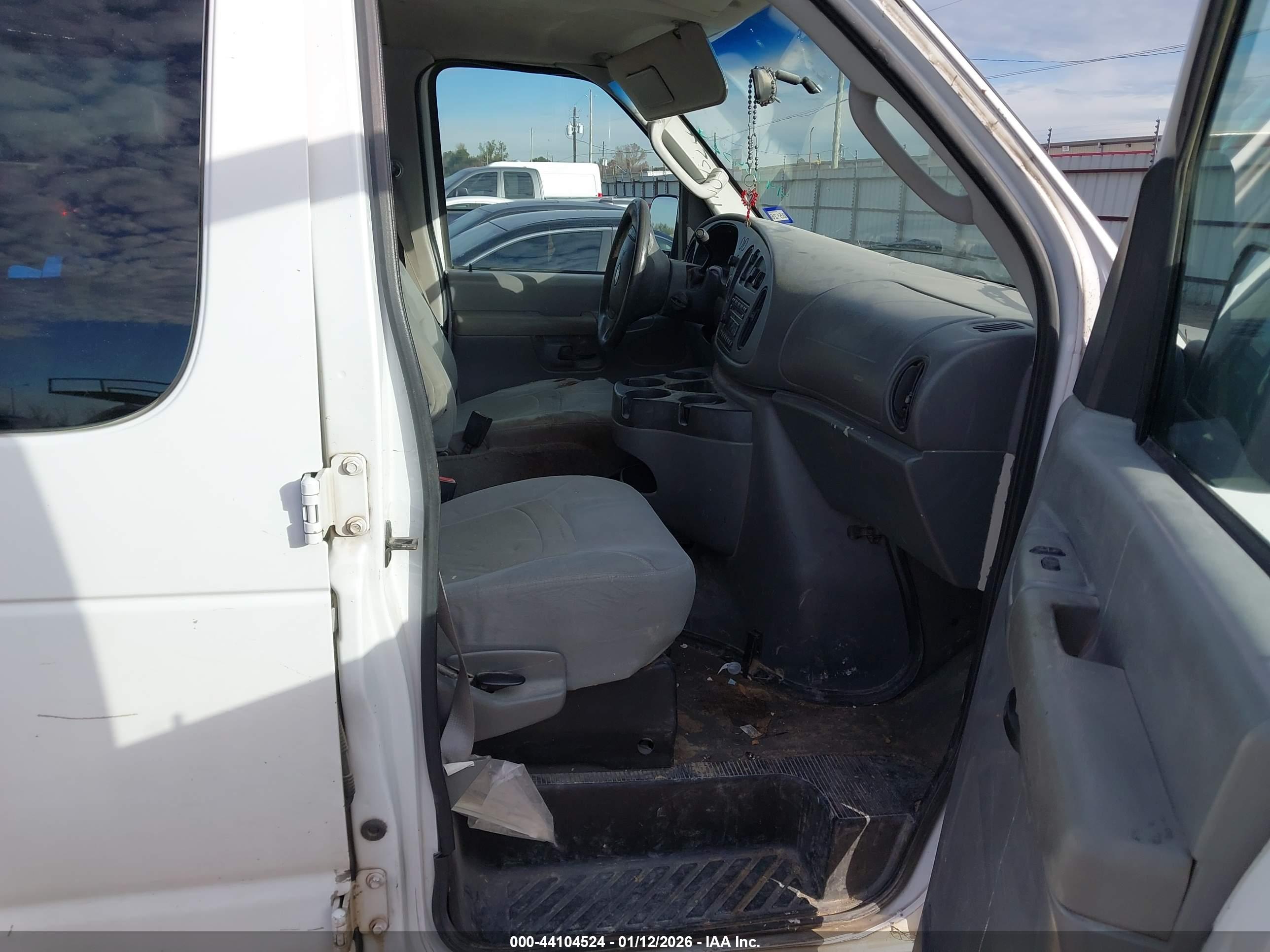 FORD E-350 image 5