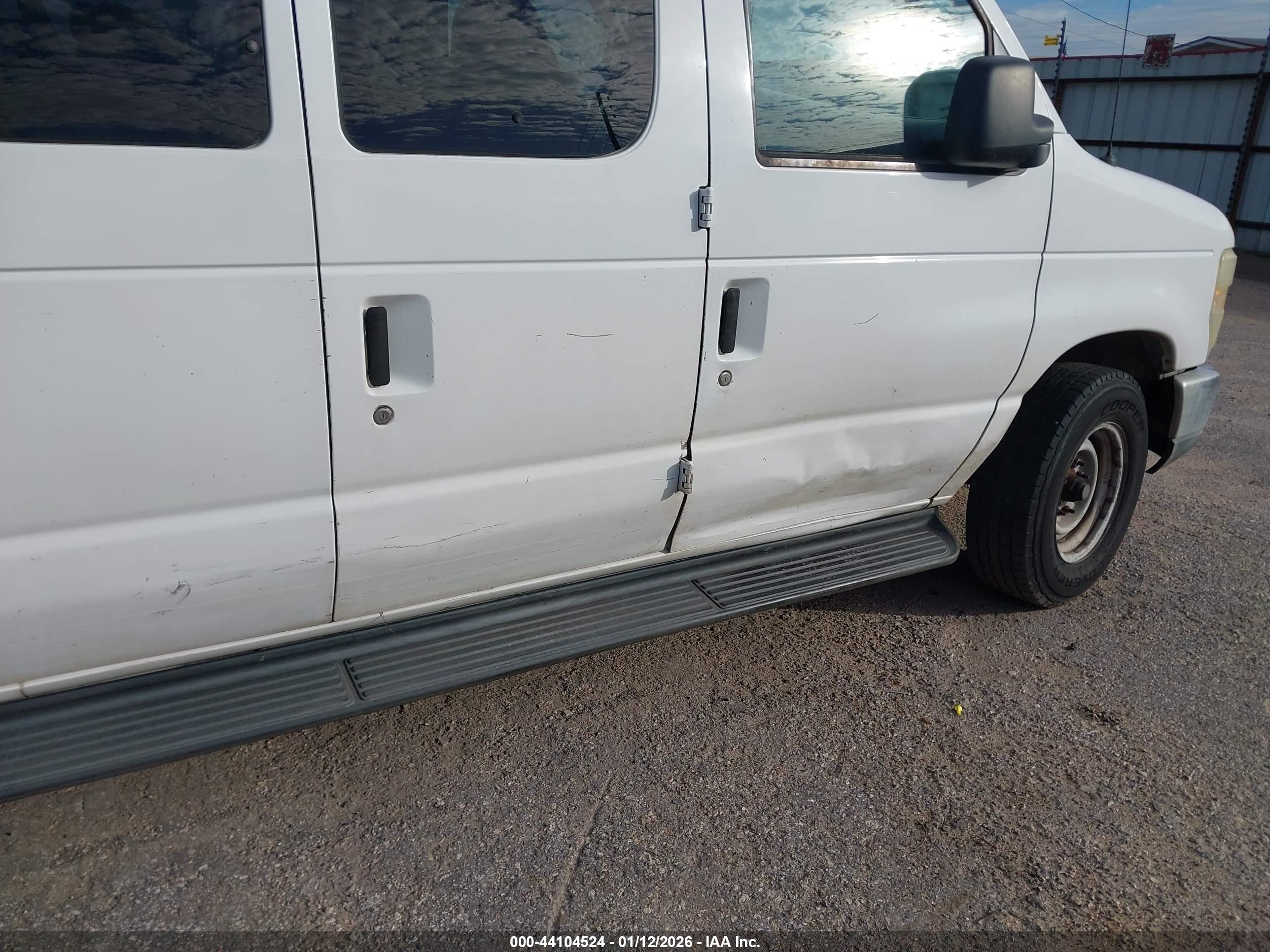 FORD E-350 image 6