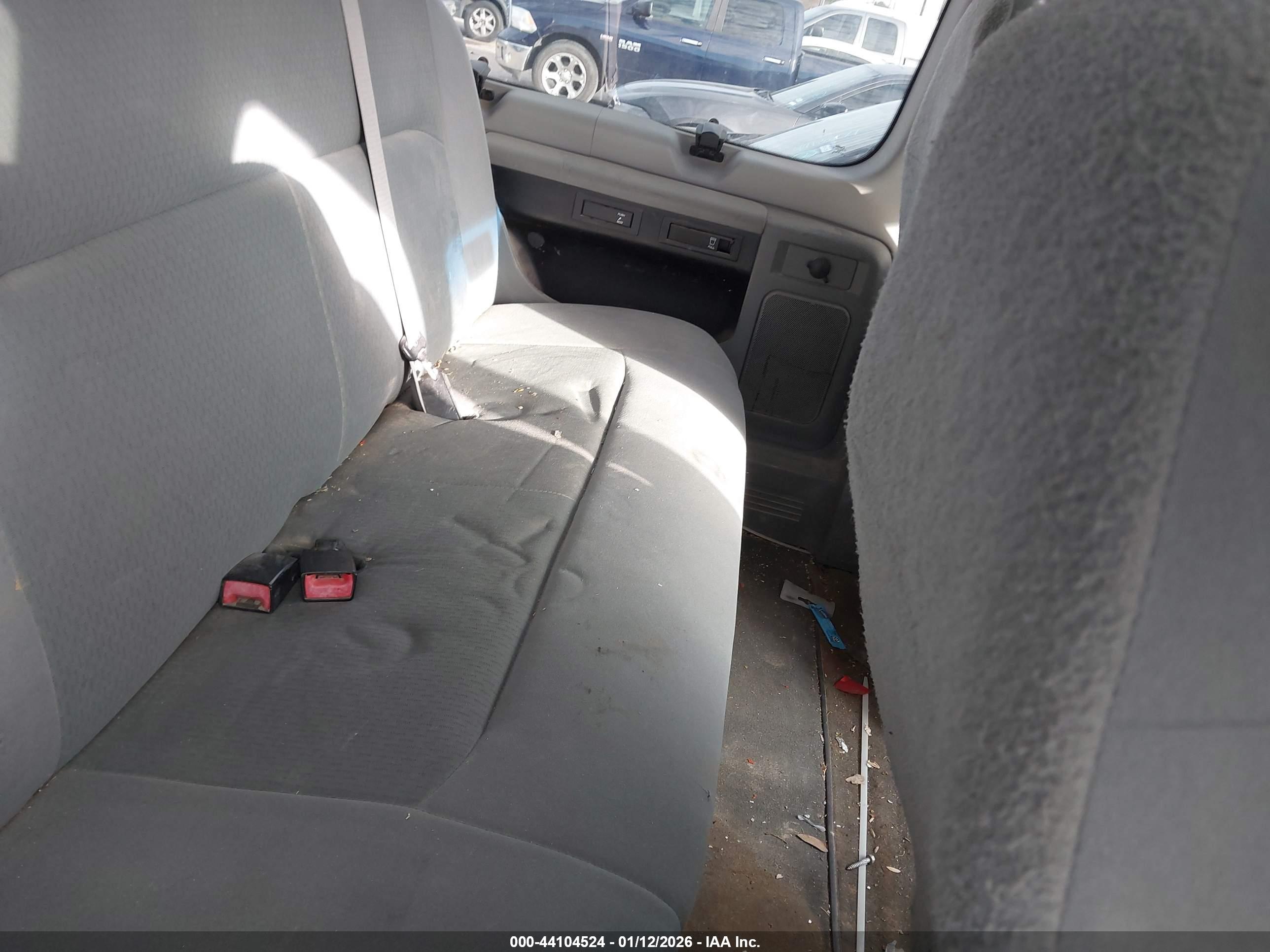 FORD E-350 image 8
