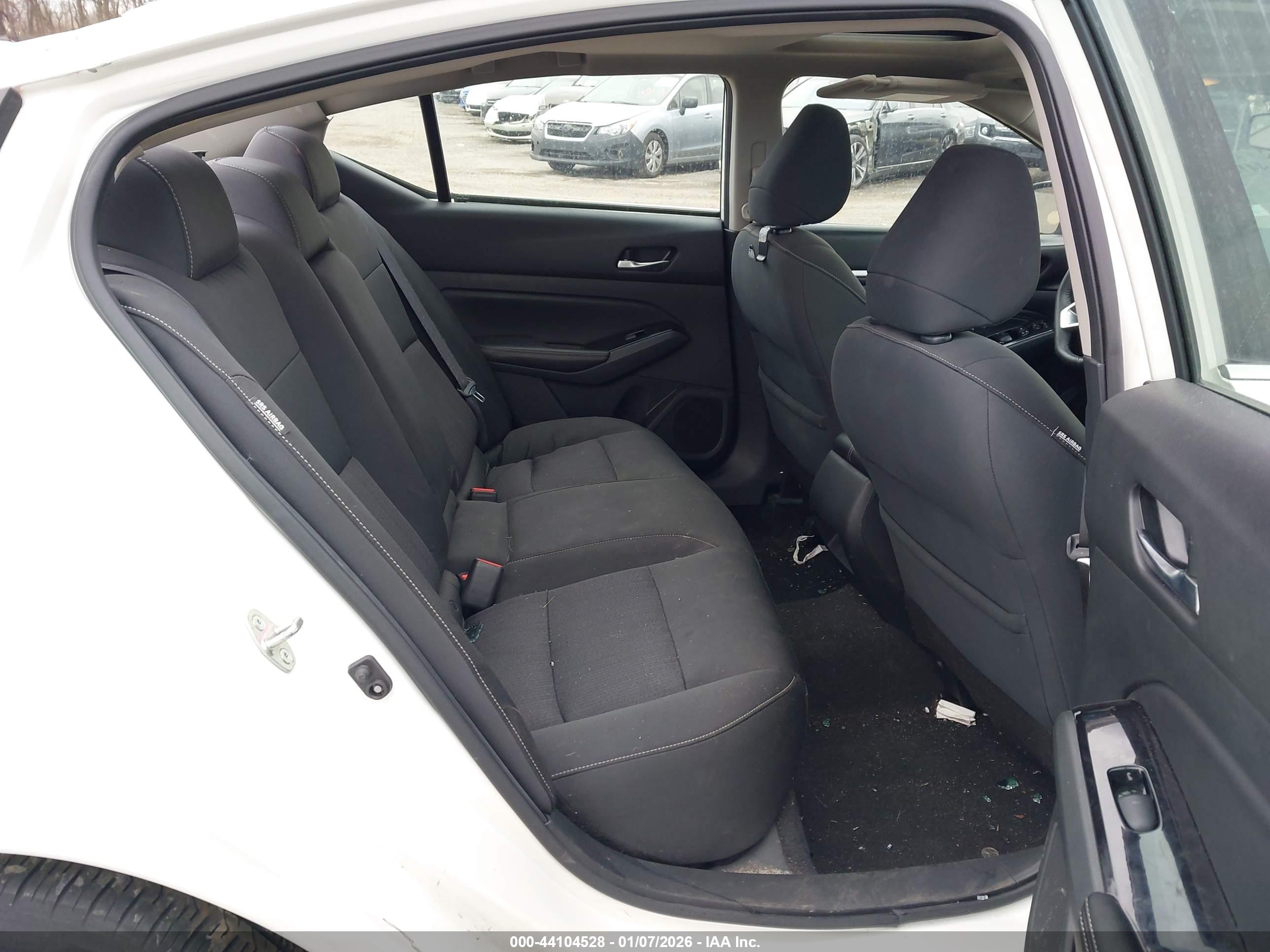 NISSAN ALTIMA image 8