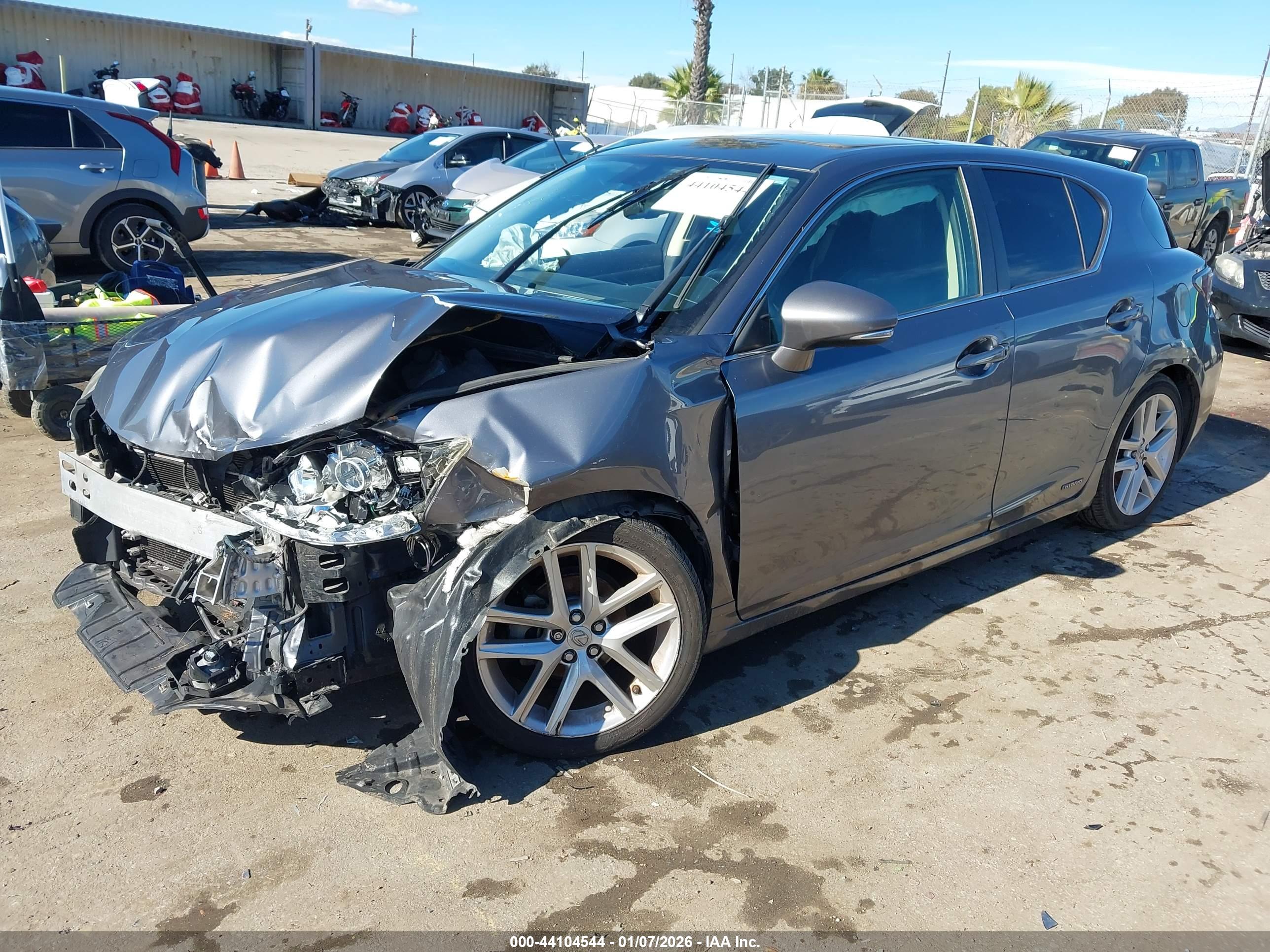 LEXUS CT image 2