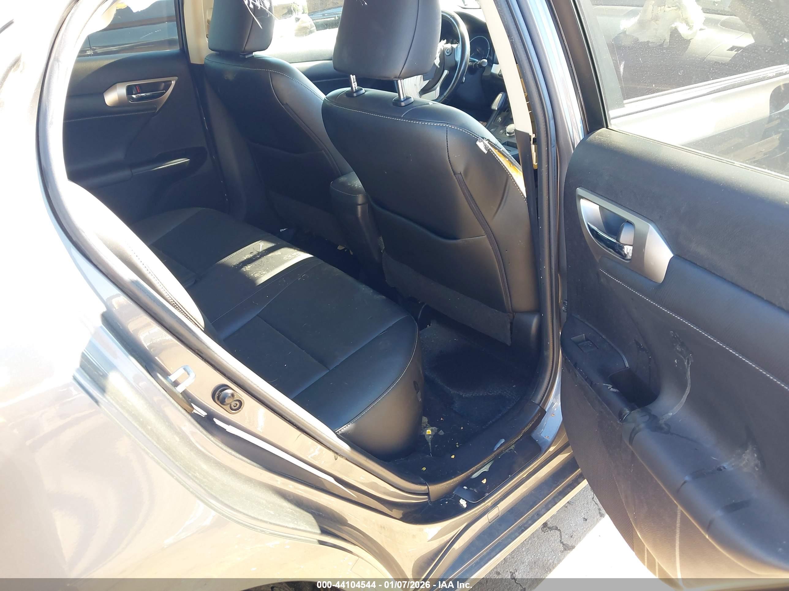 LEXUS CT image 8