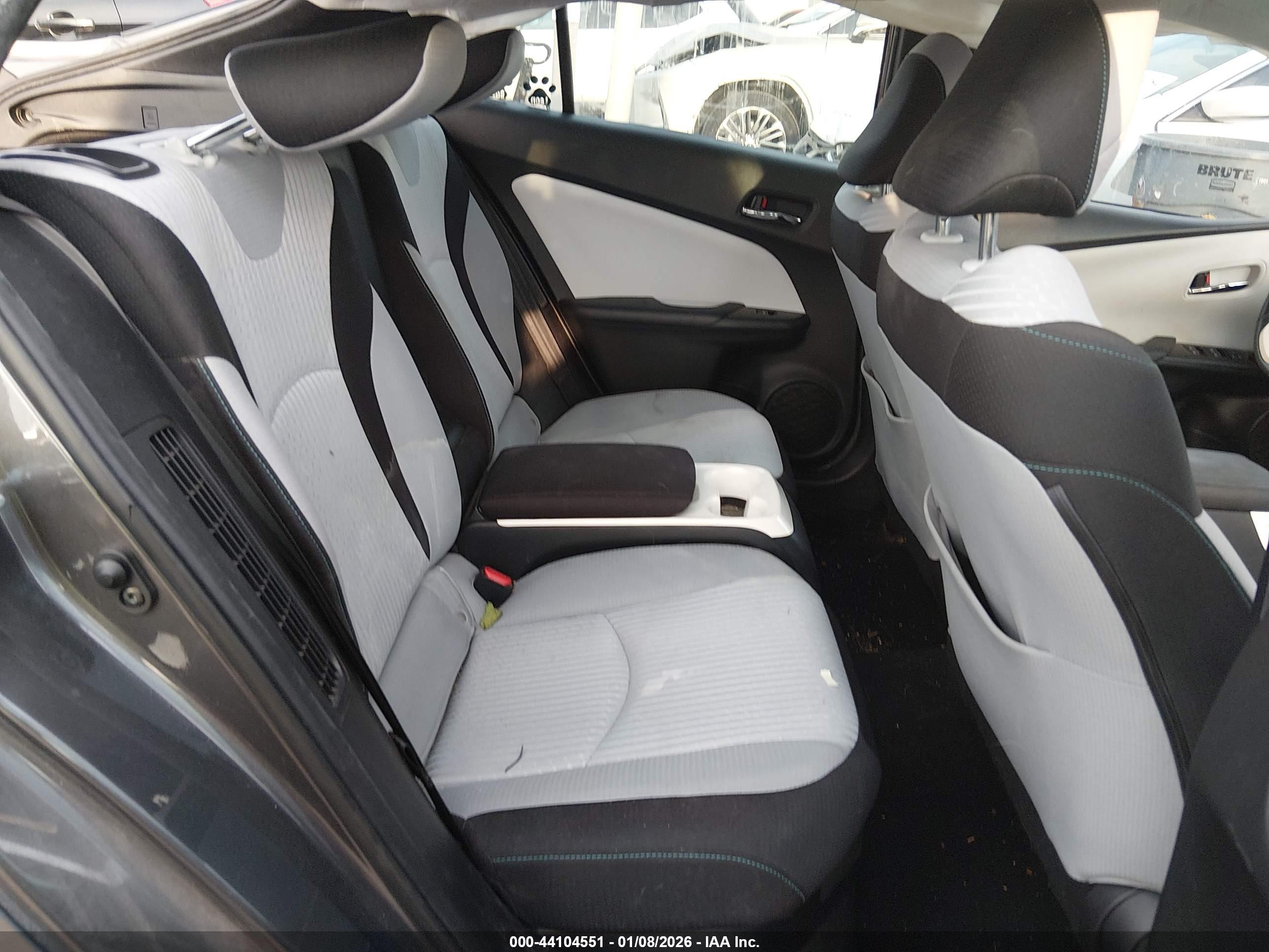 TOYOTA PRIUS image 8