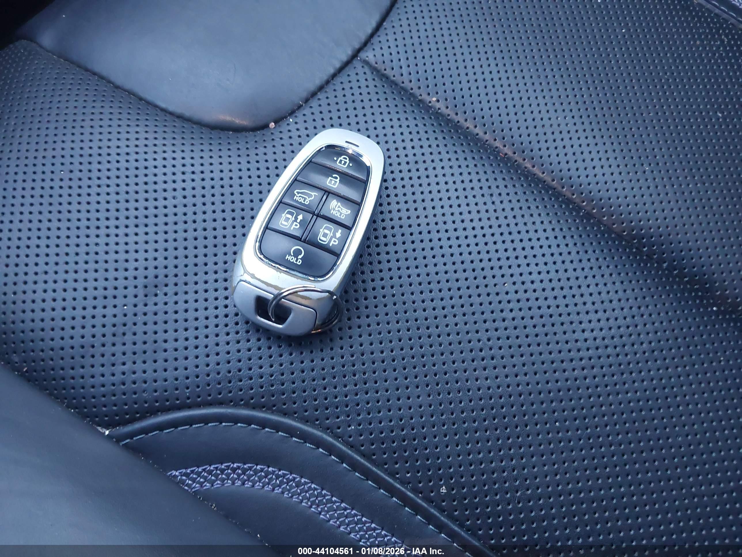 HYUNDAI SANTA image 11