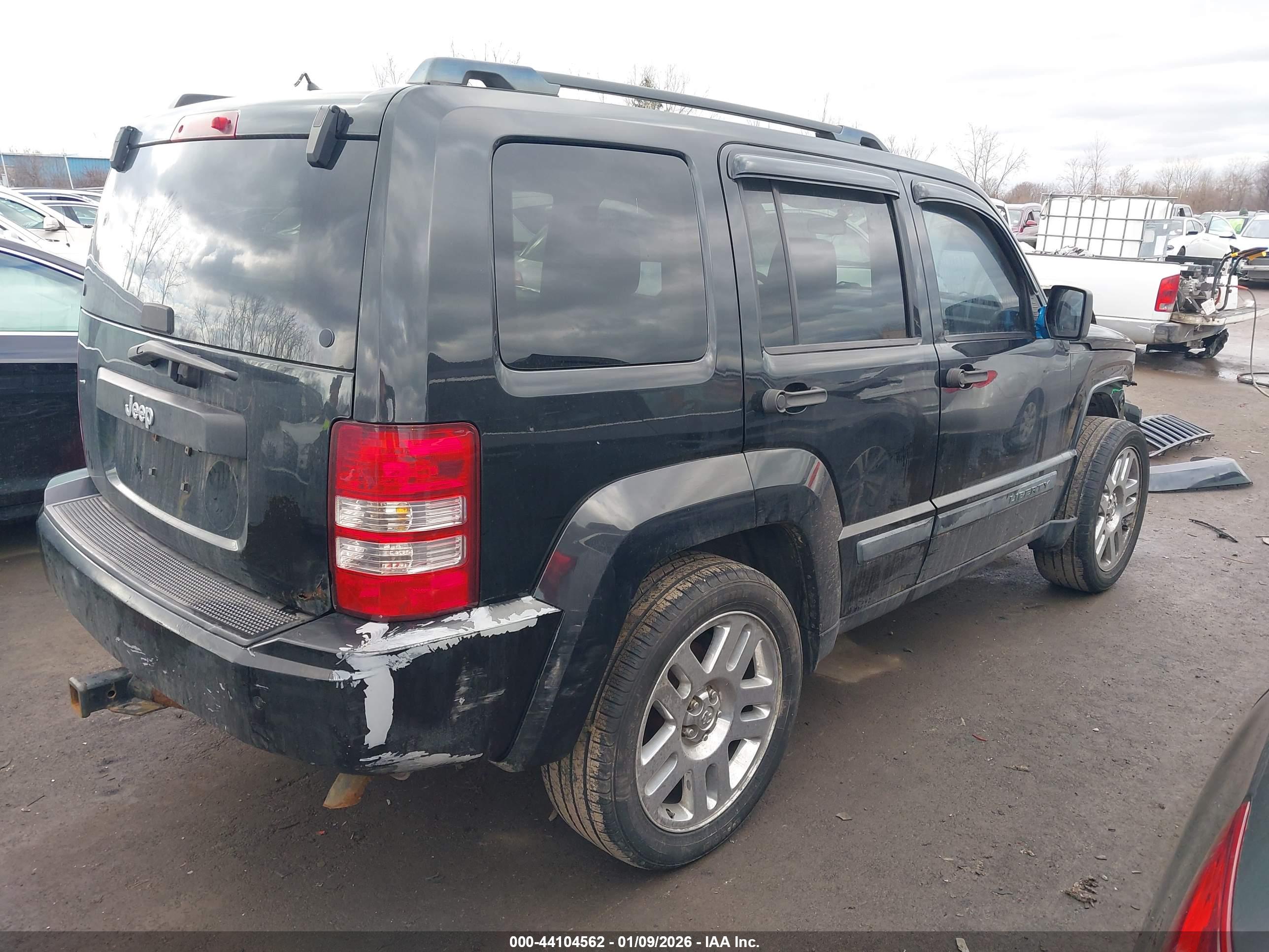 JEEP LIBERTY image 4