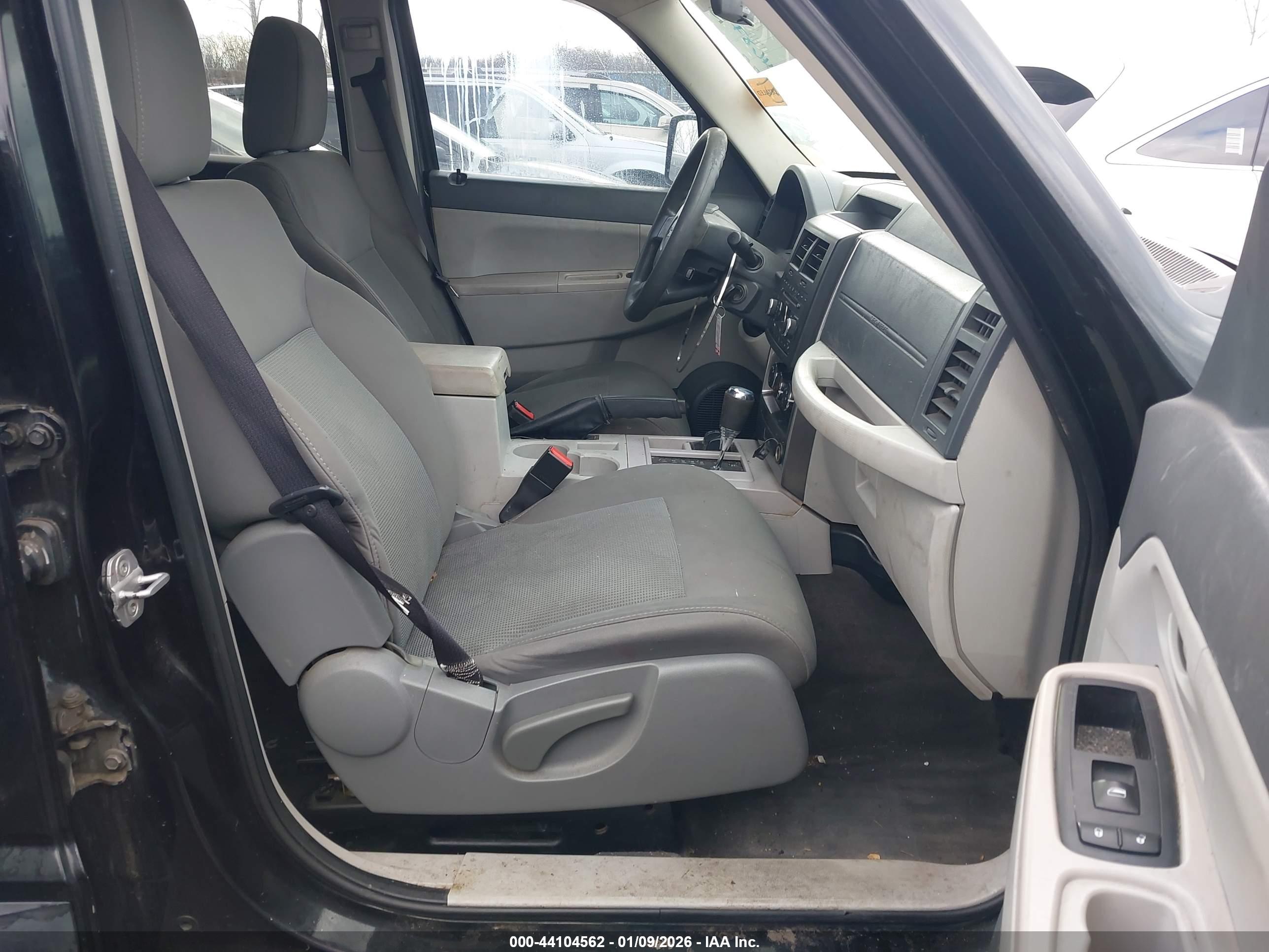 JEEP LIBERTY image 5