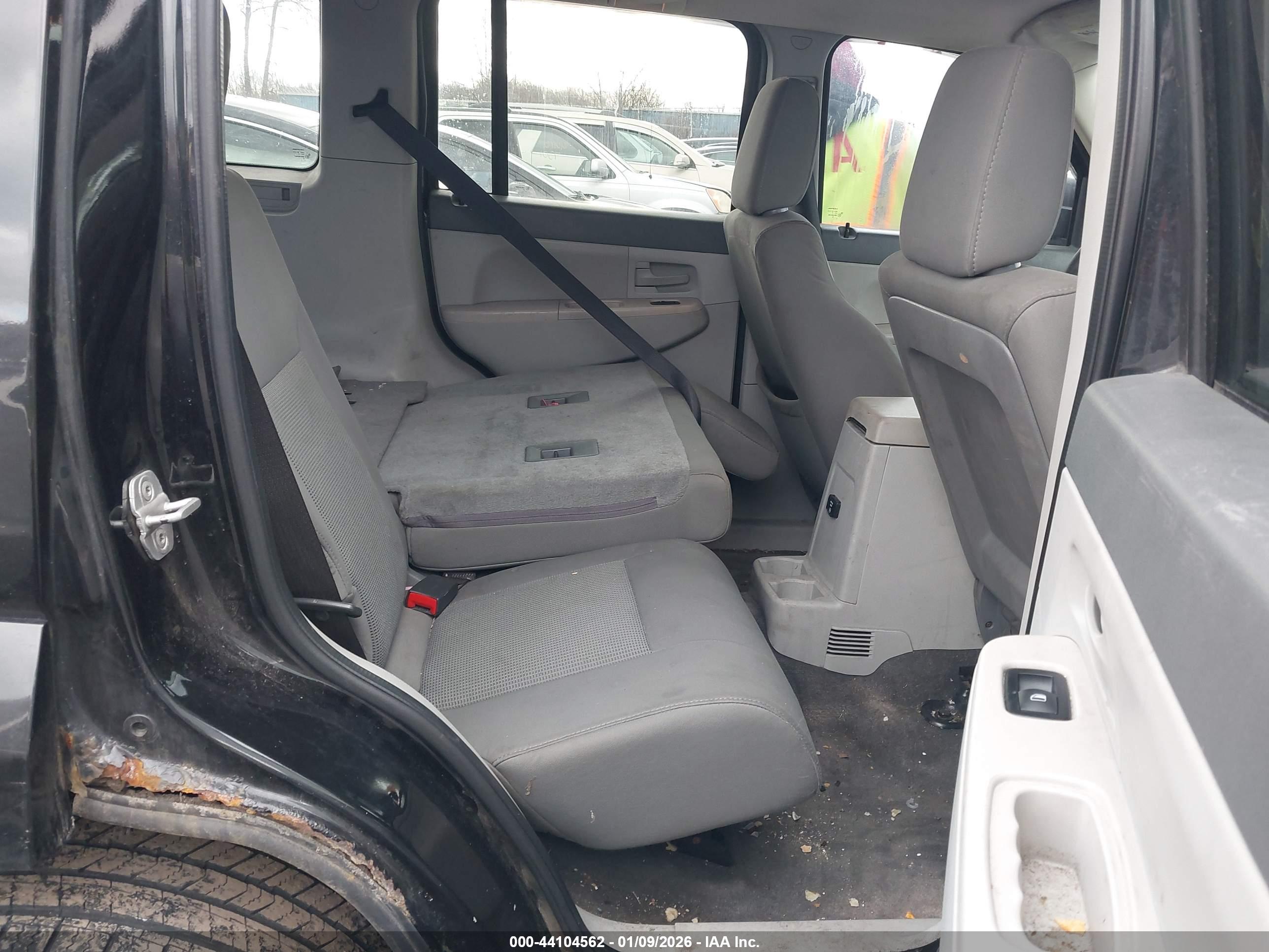 JEEP LIBERTY image 8