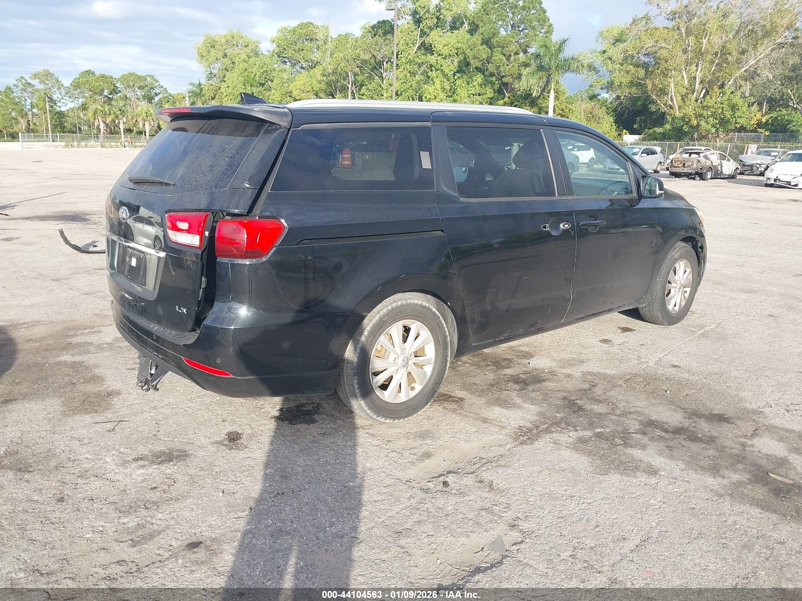 KIA SEDONA image 4