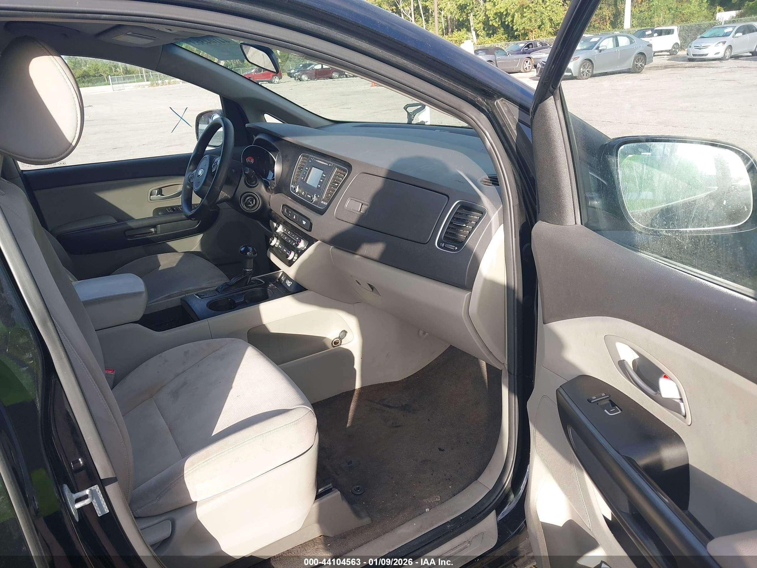 KIA SEDONA image 5
