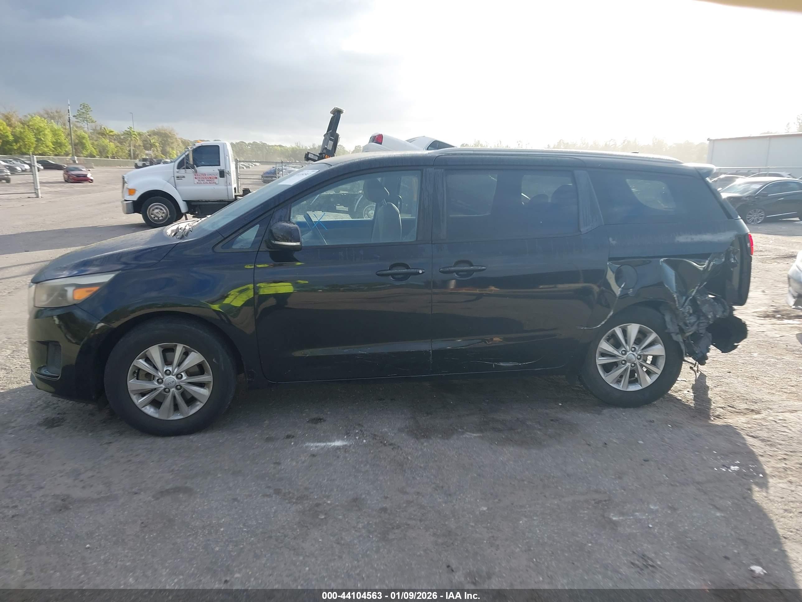 KIA SEDONA image 6