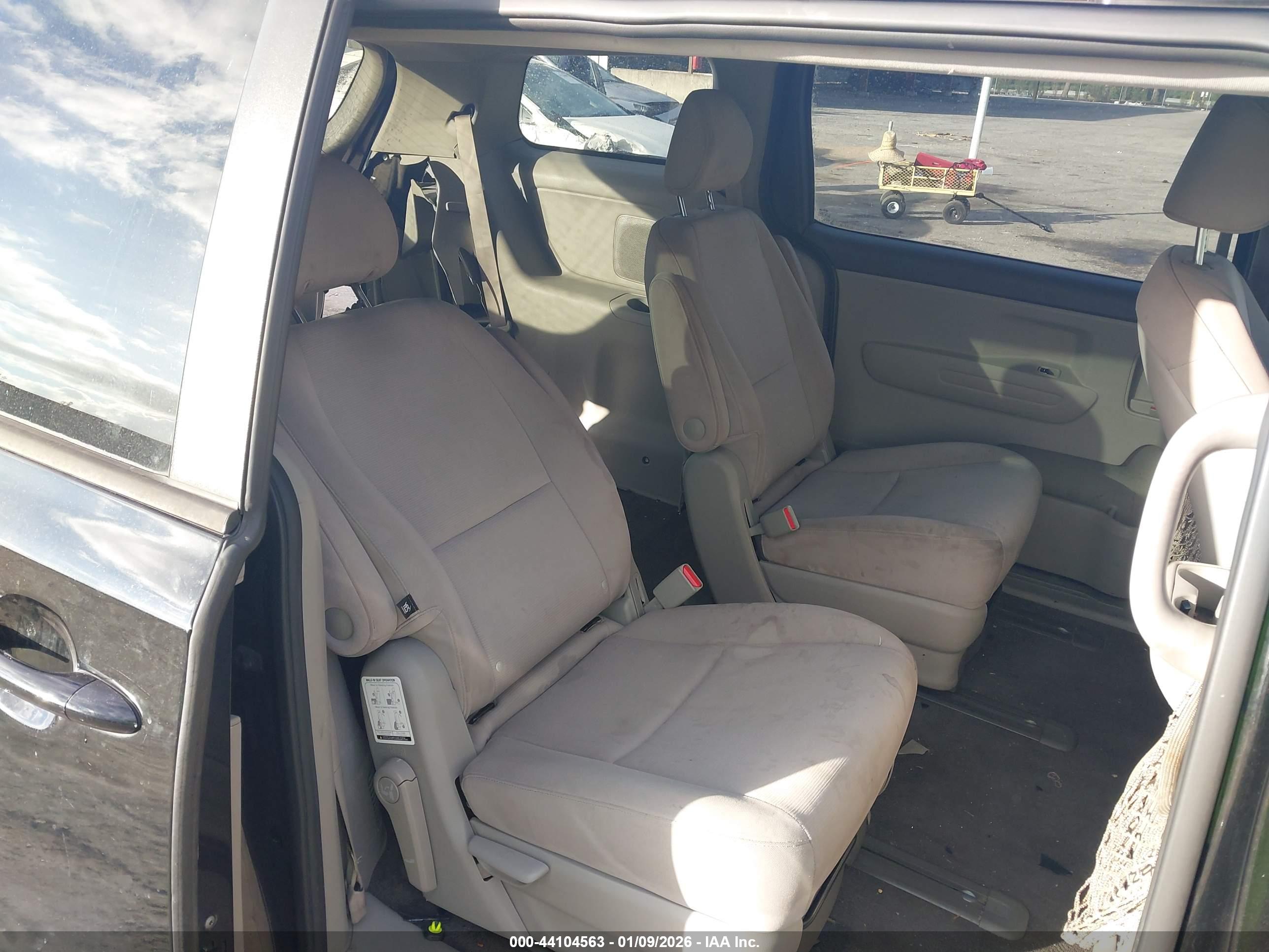 KIA SEDONA image 8