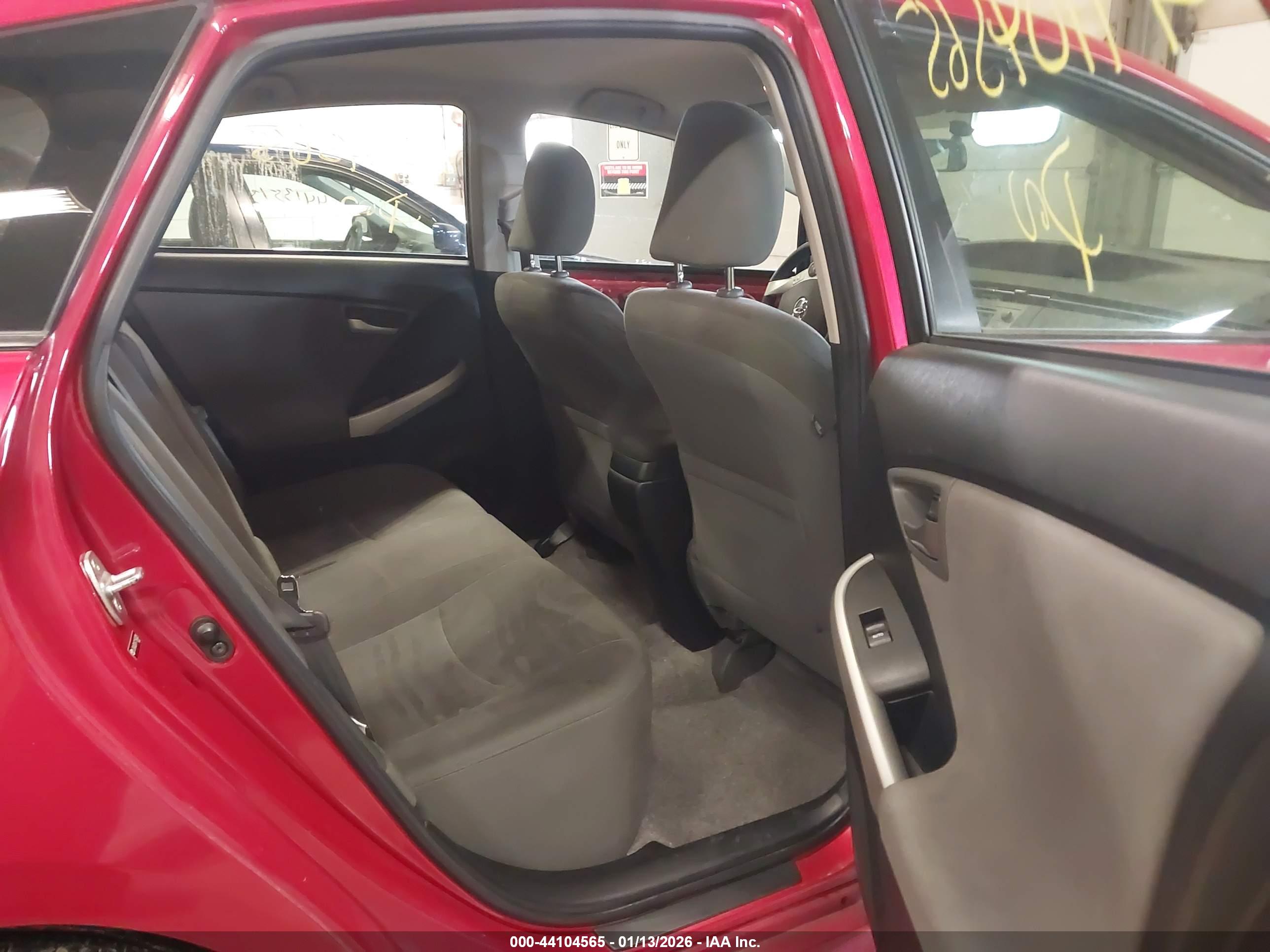 TOYOTA PRIUS image 8