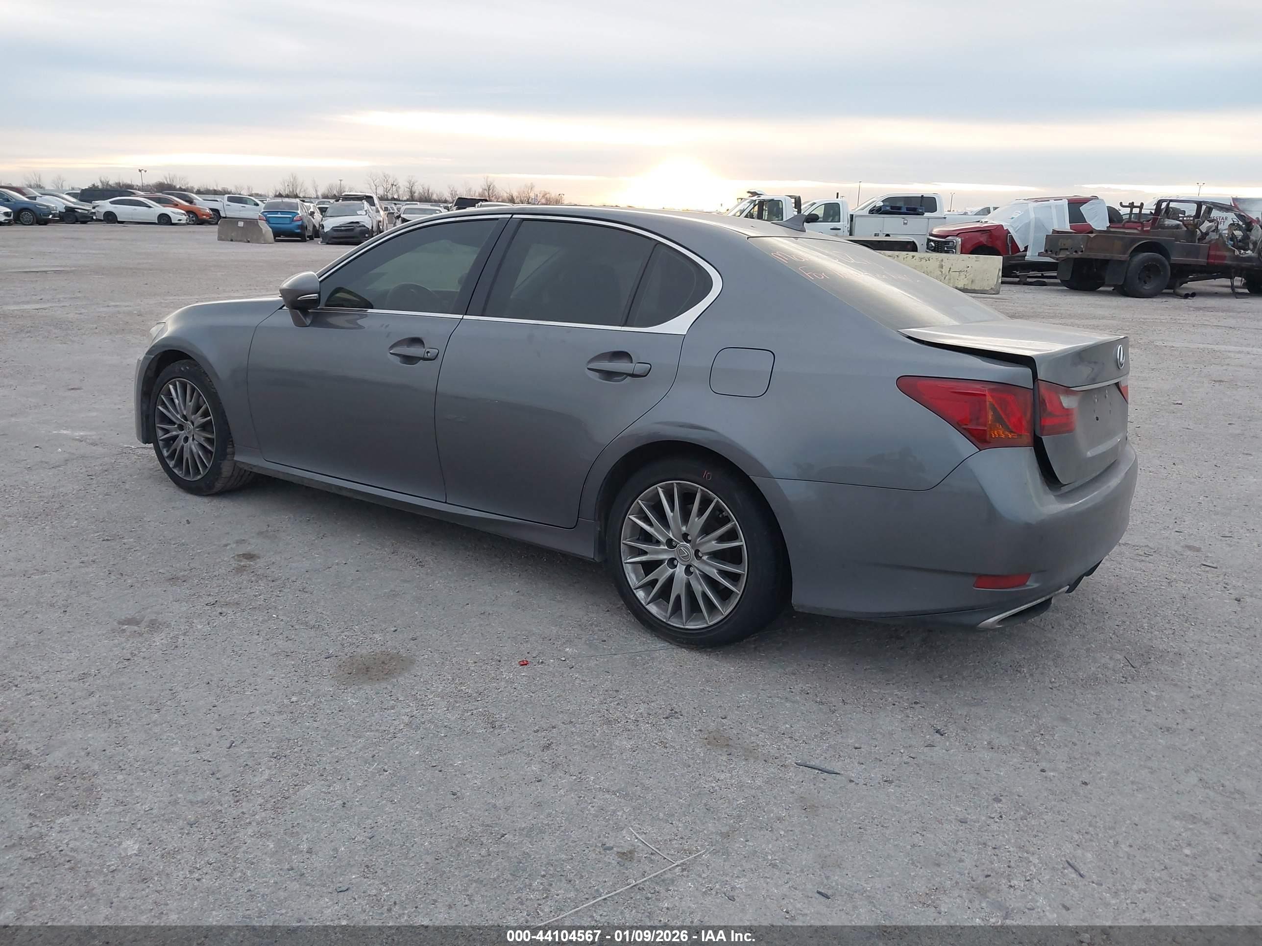 LEXUS GS image 3
