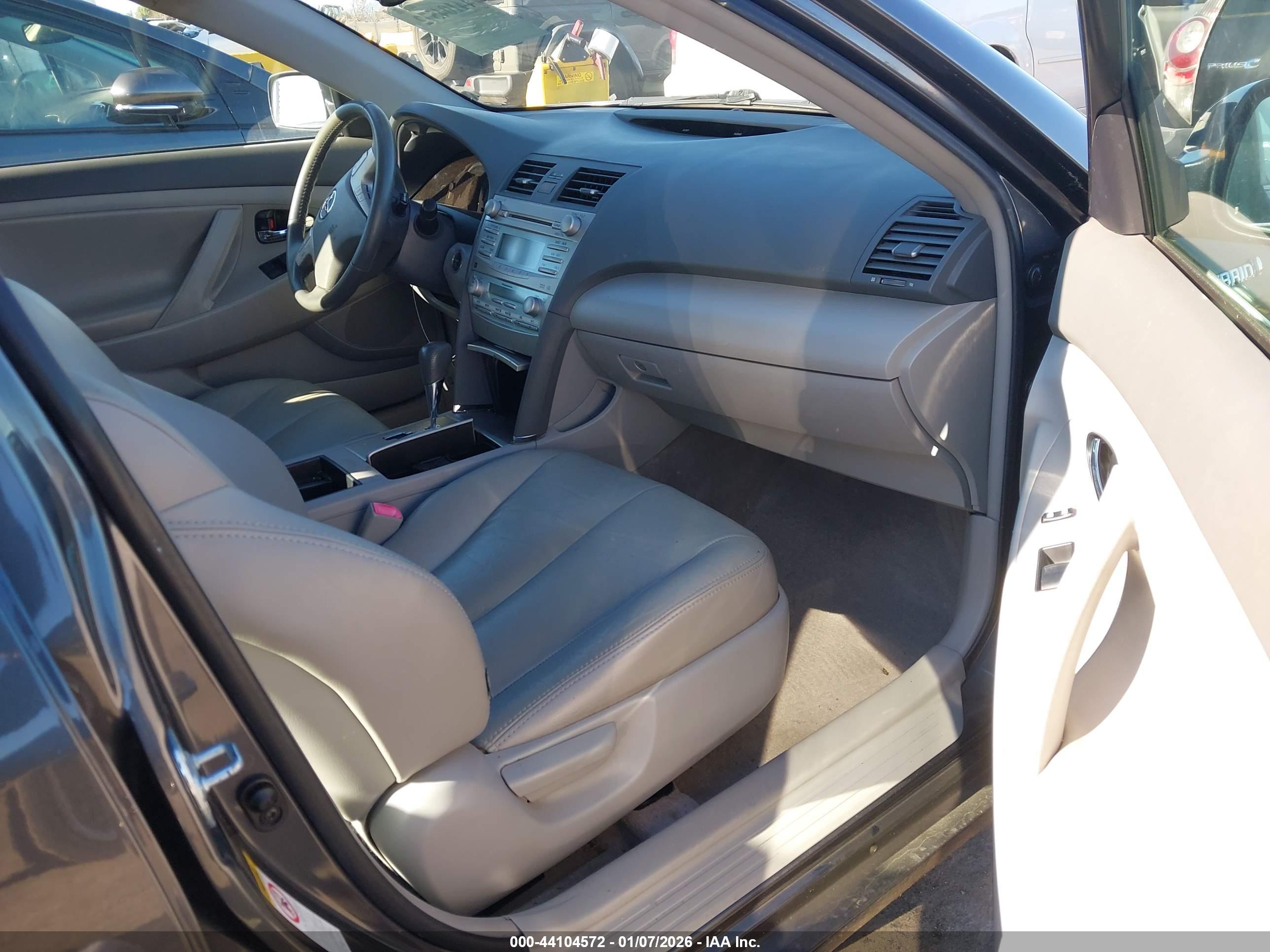 TOYOTA CAMRY image 5