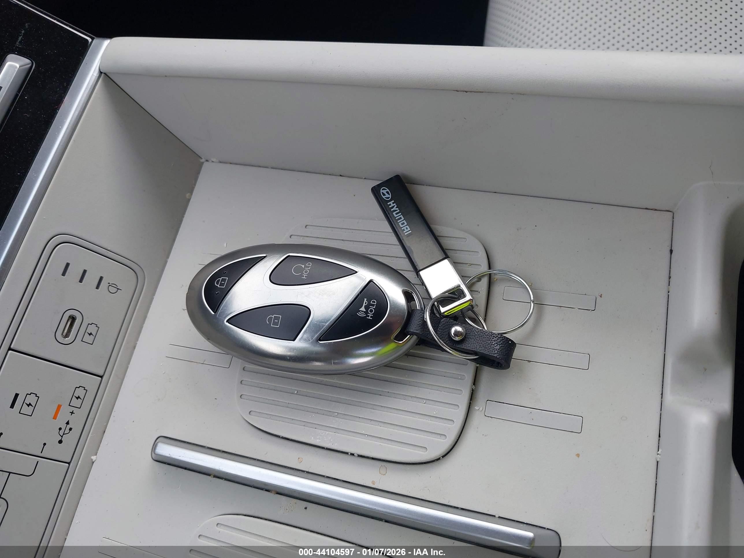 HYUNDAI SANTA image 11