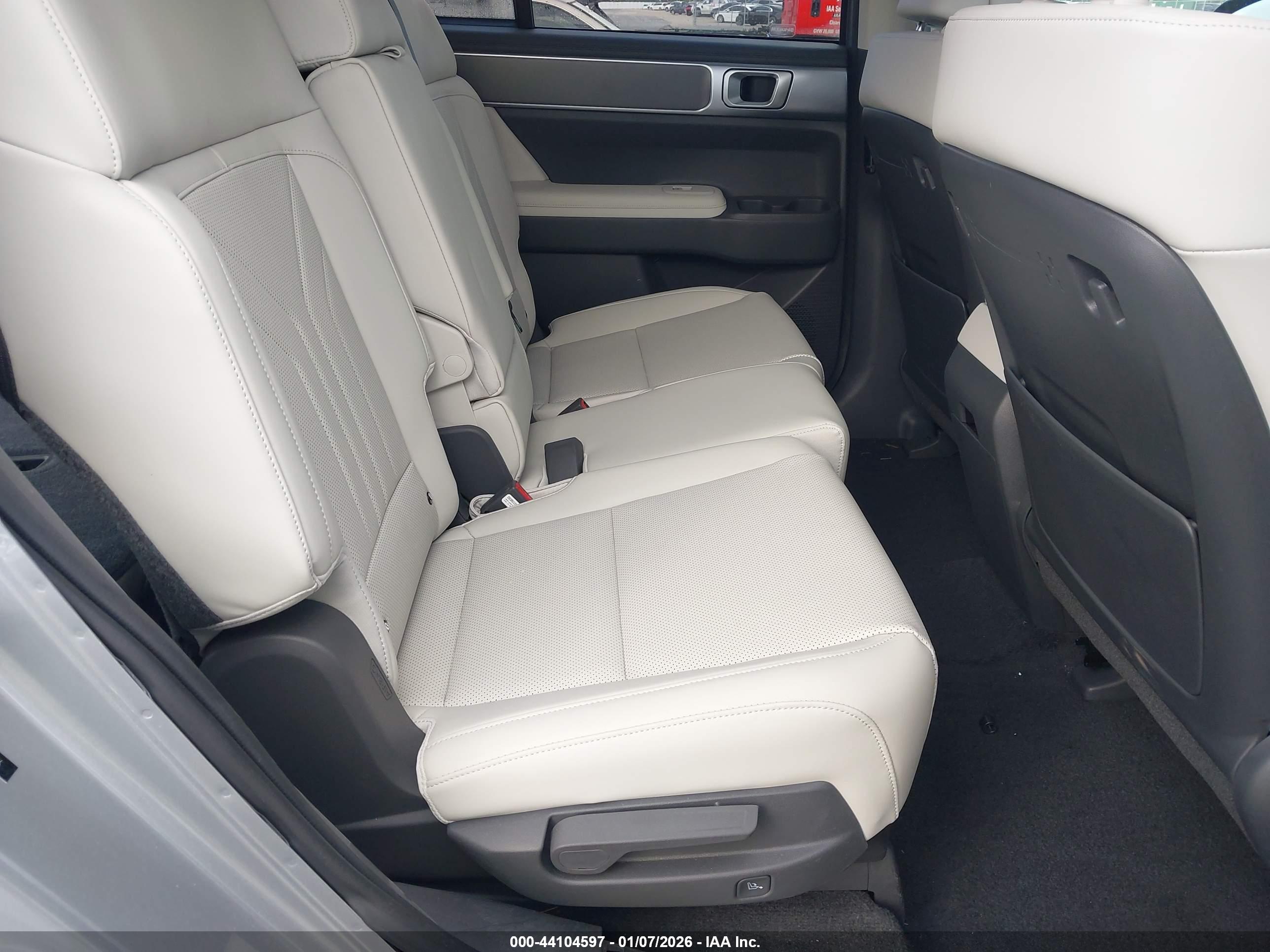 HYUNDAI SANTA image 8