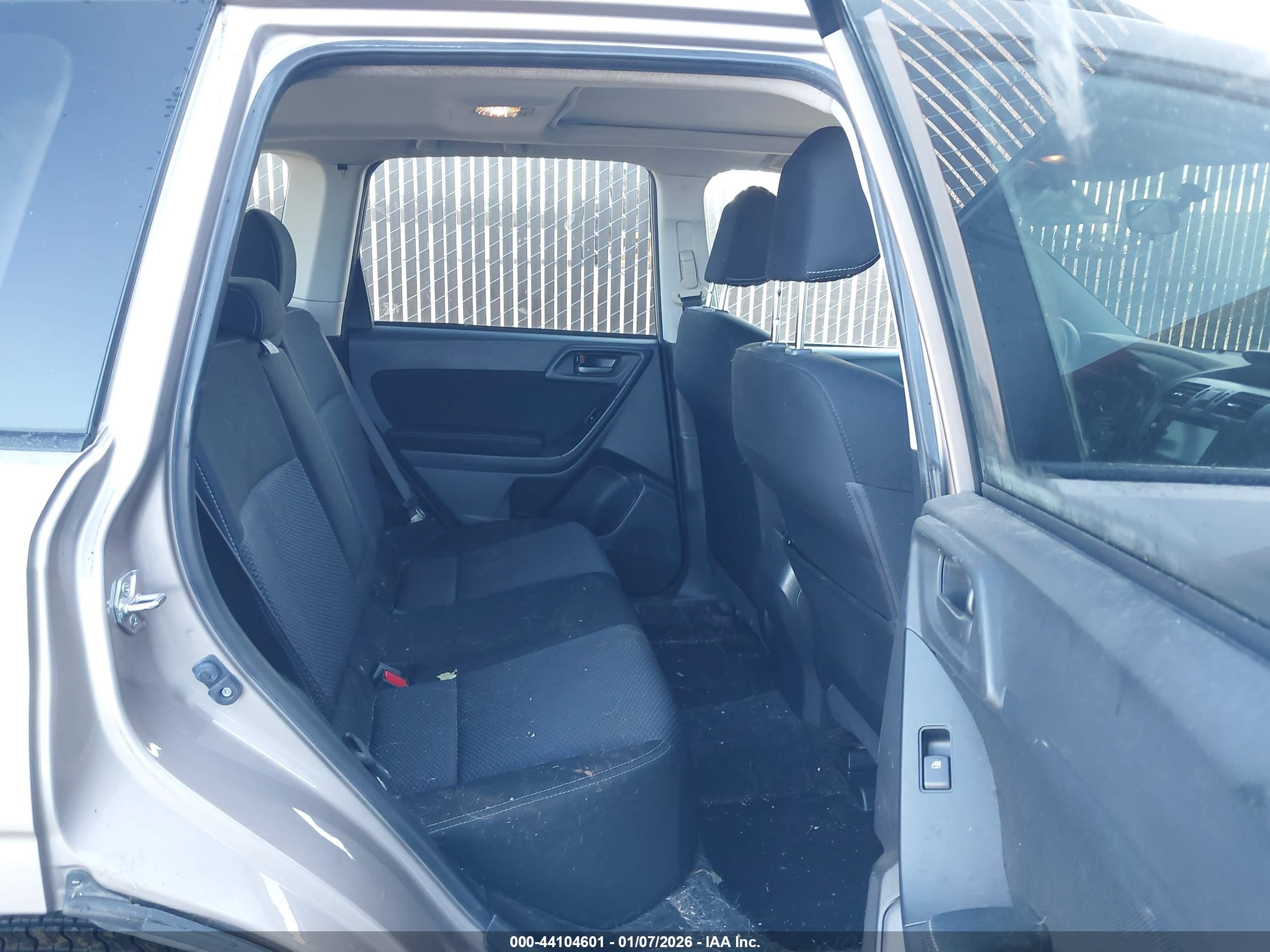 SUBARU FORESTER image 8