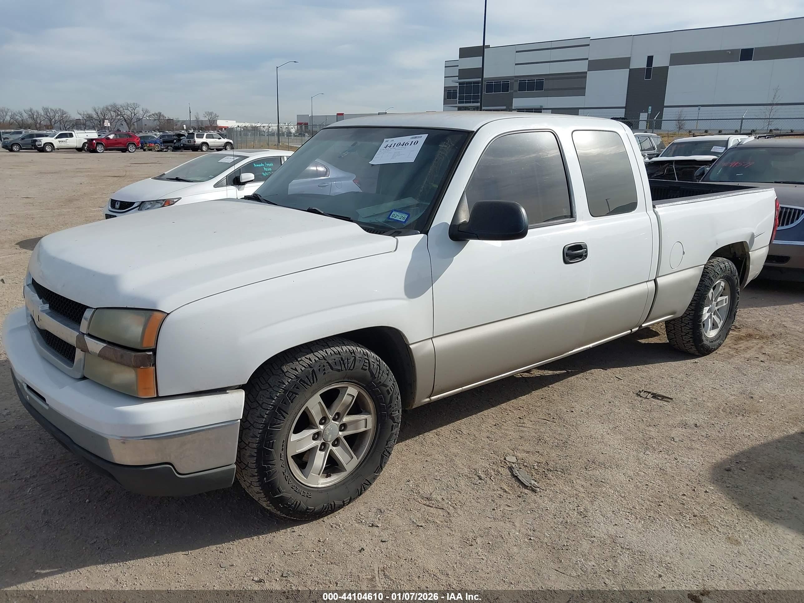 CHEVROLET SILVERADO image 2
