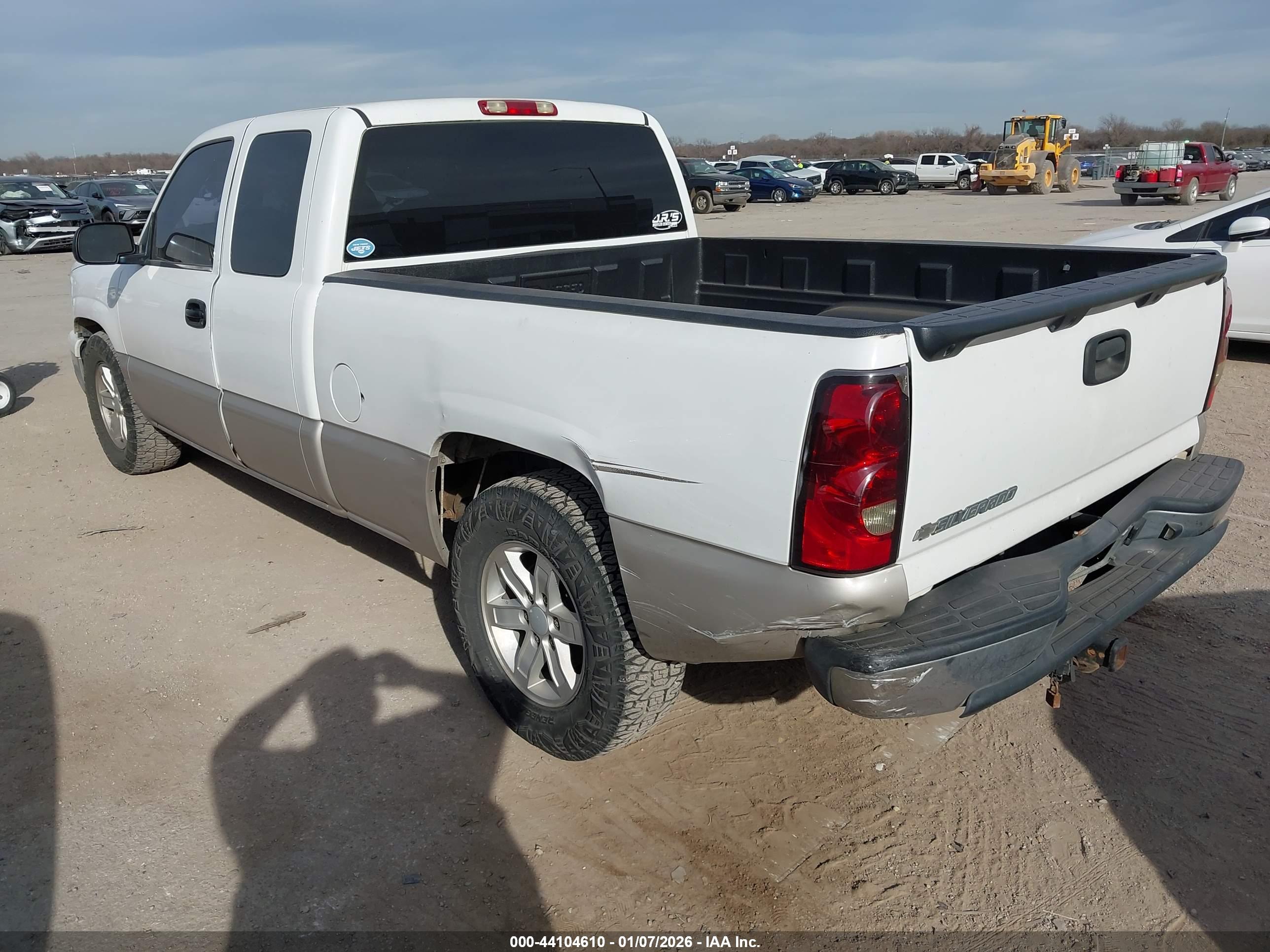 CHEVROLET SILVERADO image 3