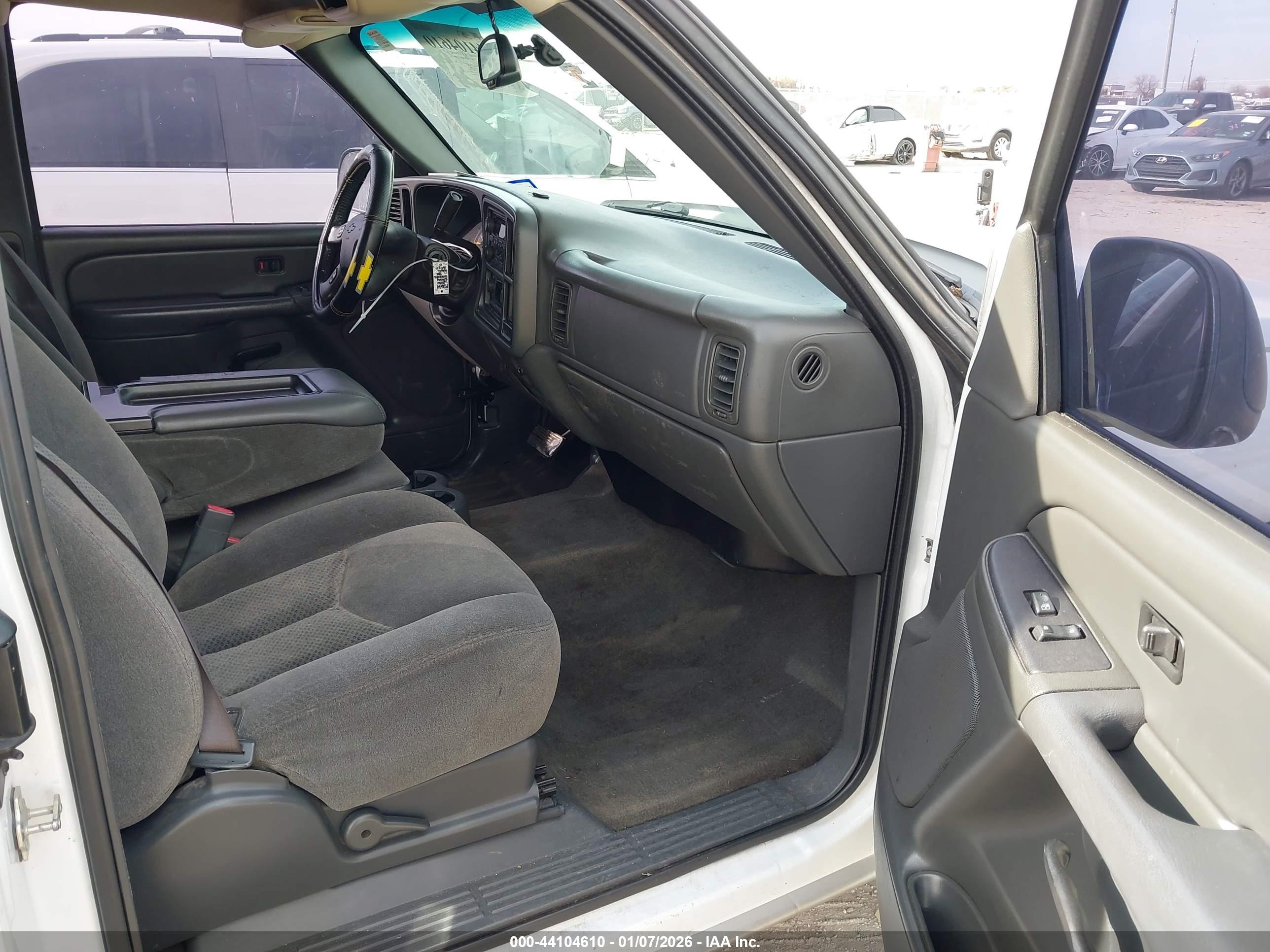 CHEVROLET SILVERADO image 5