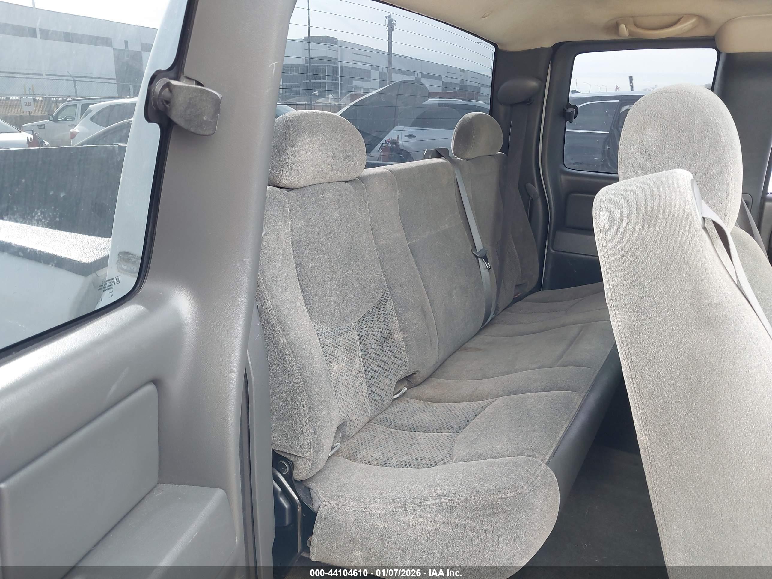 CHEVROLET SILVERADO image 8