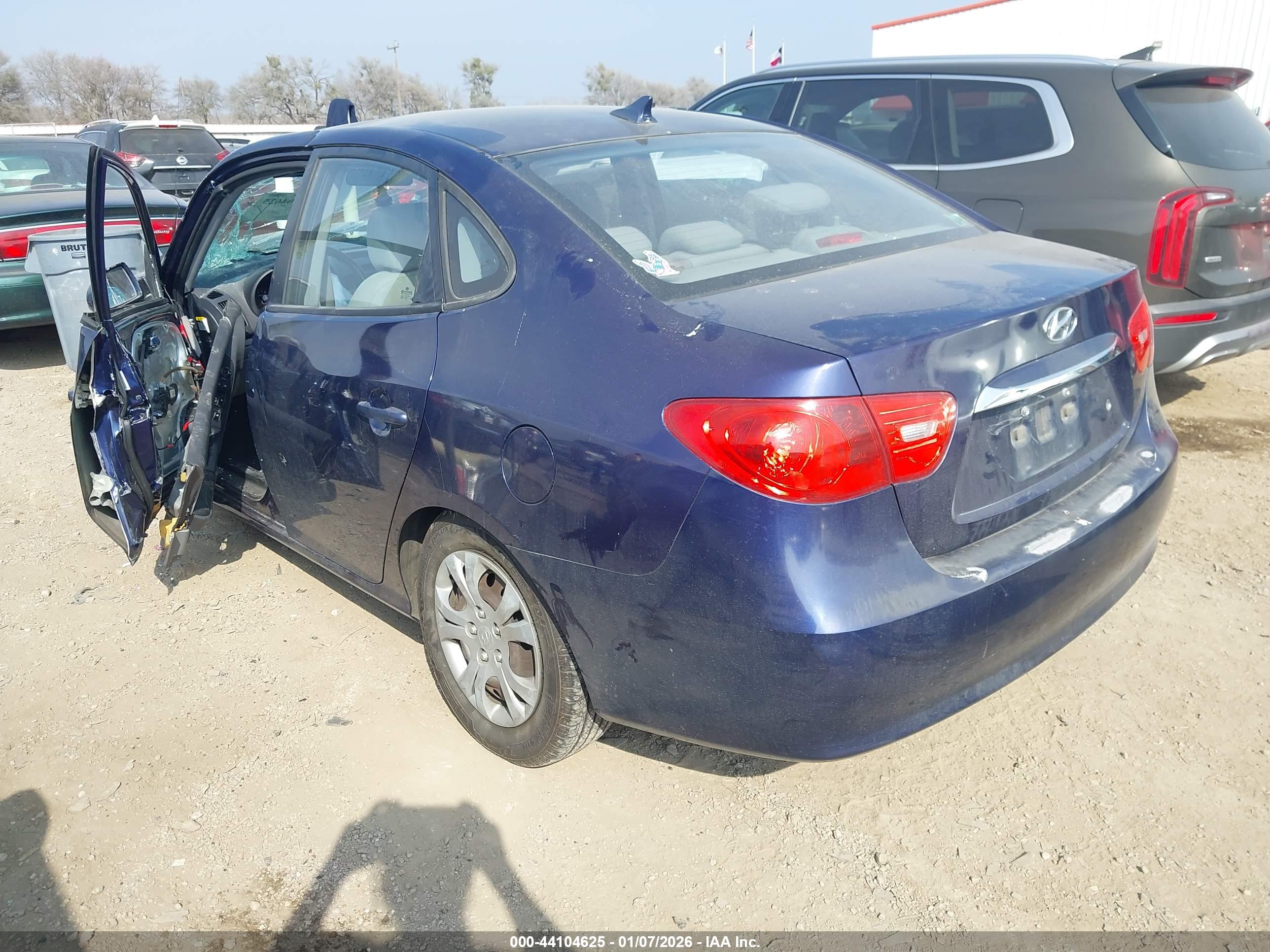 HYUNDAI ELANTRA image 3