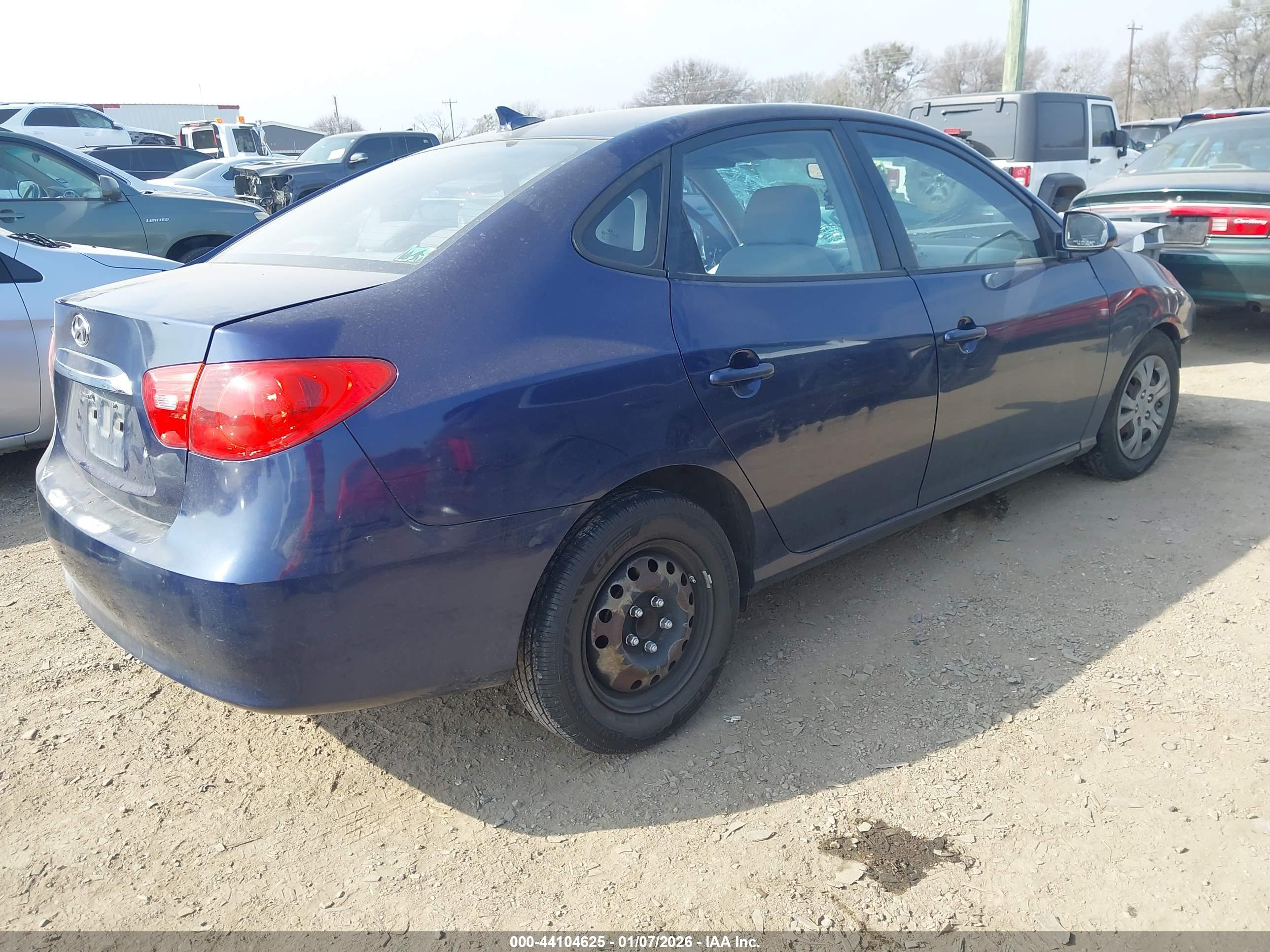 HYUNDAI ELANTRA image 4