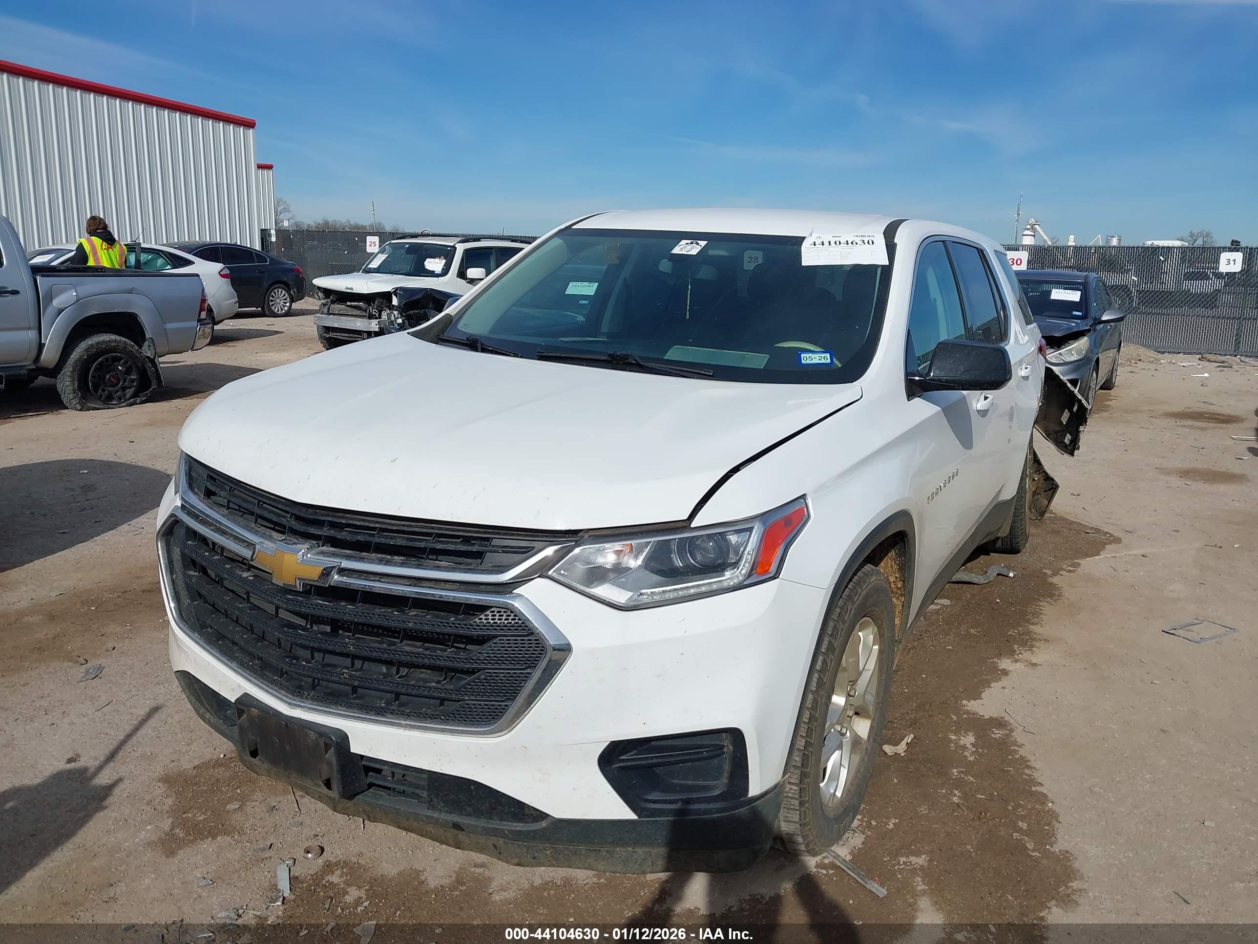 CHEVROLET TRAVERSE image 2