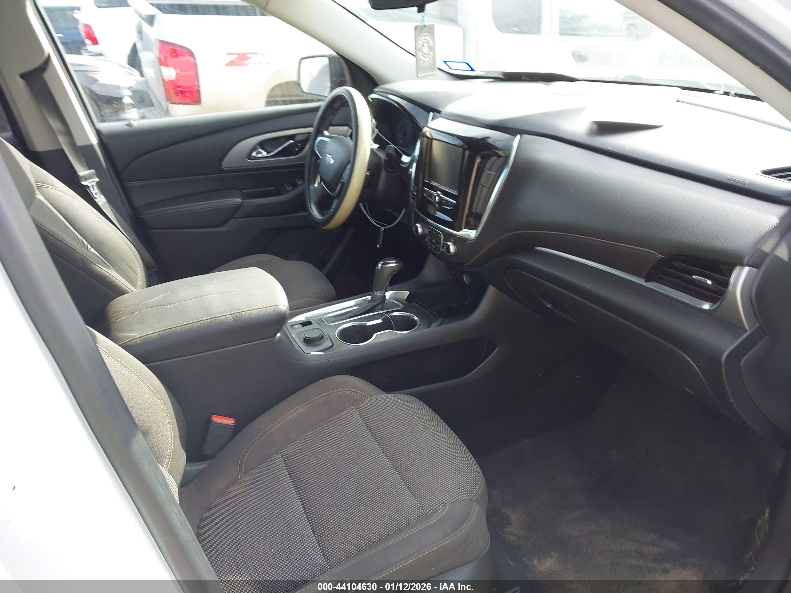 CHEVROLET TRAVERSE image 5
