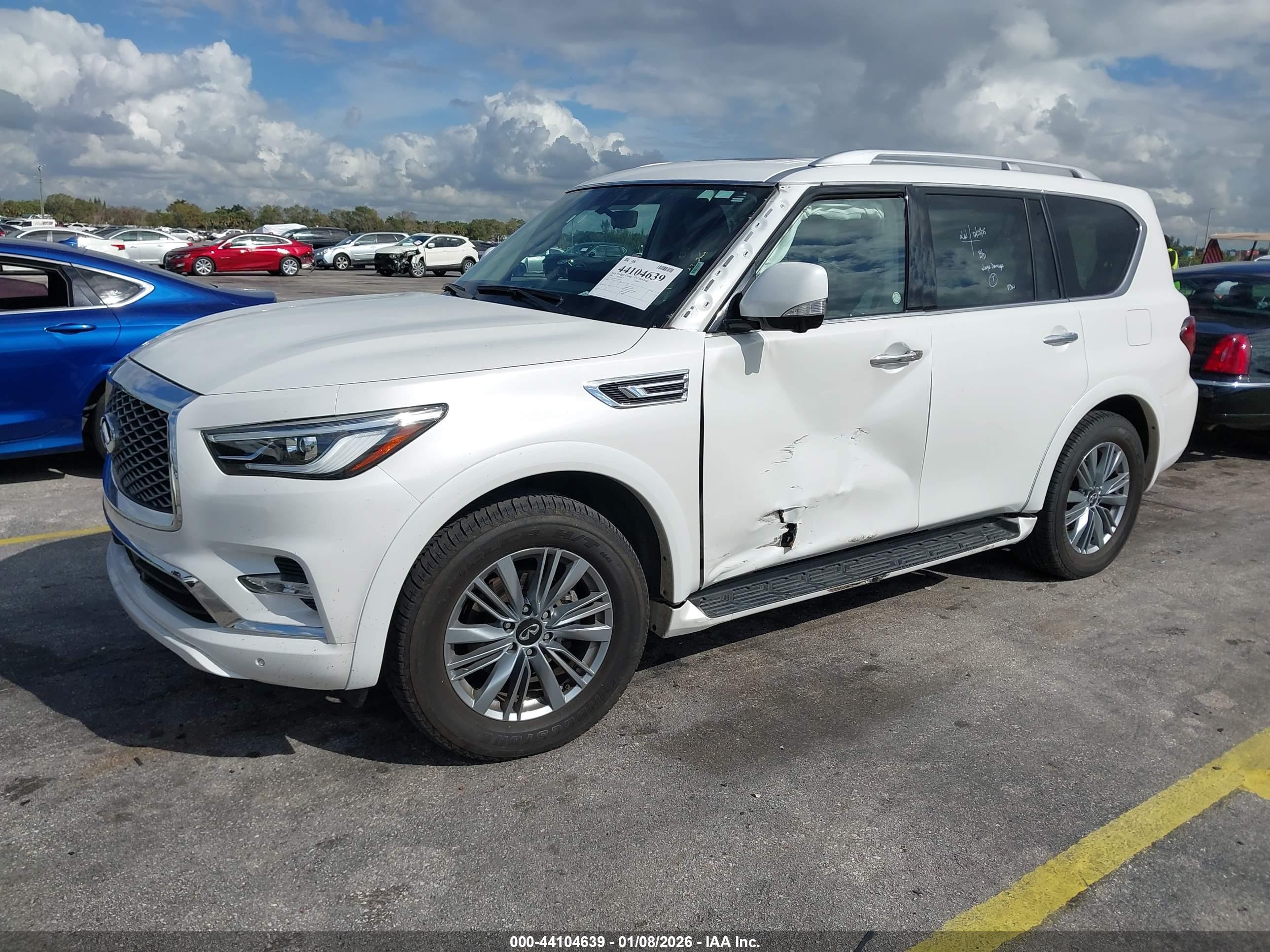 INFINITI QX80 image 2
