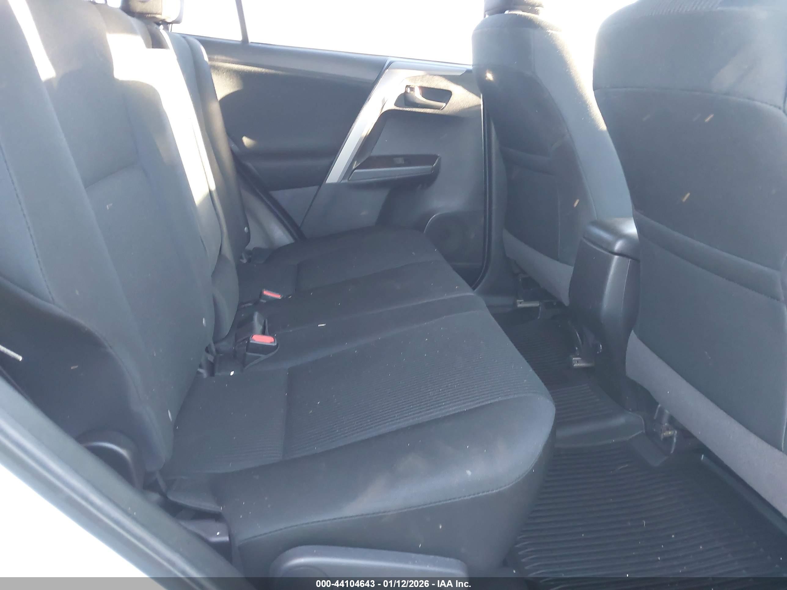 TOYOTA RAV4 image 8
