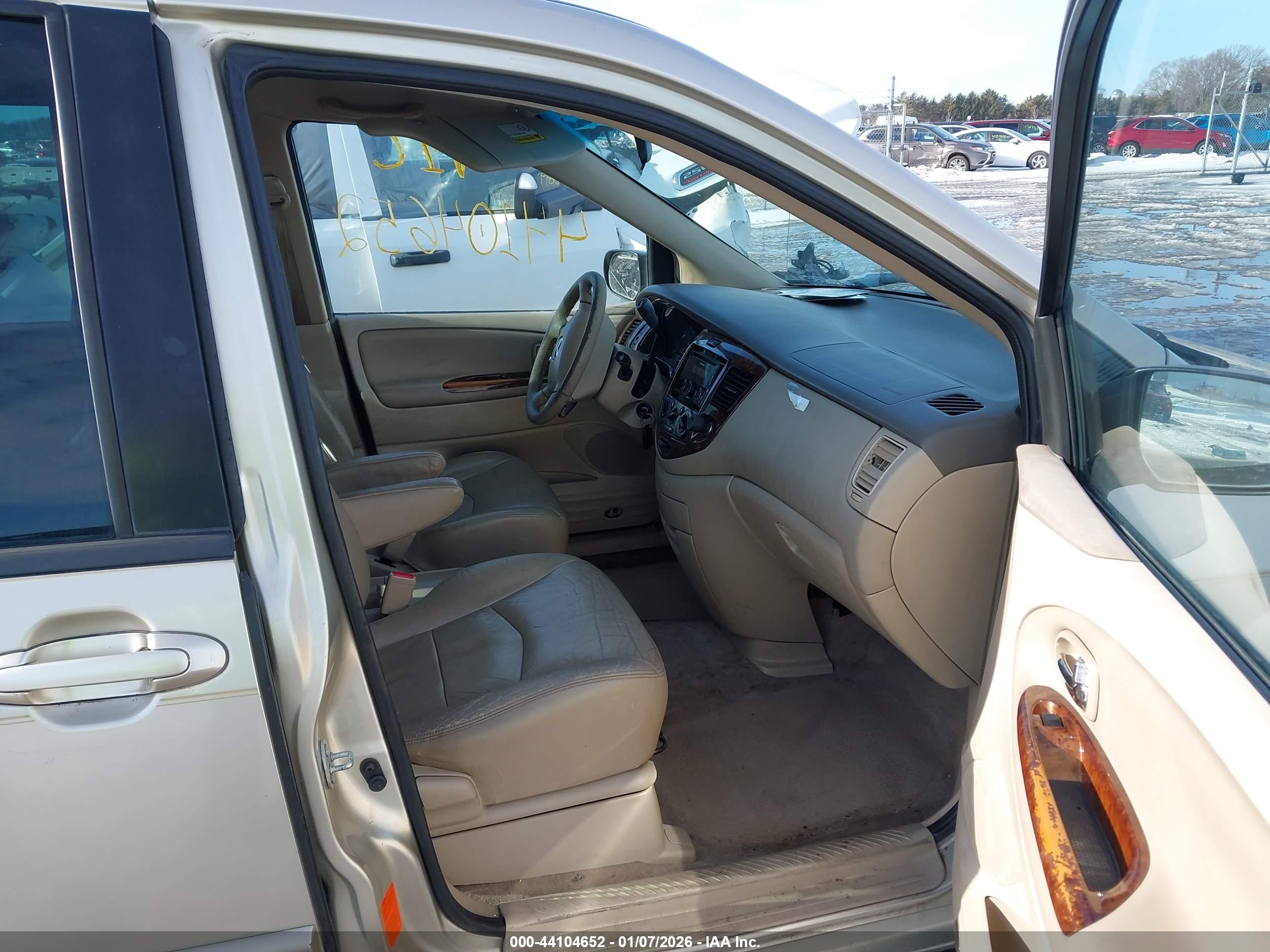 MAZDA MPV image 5