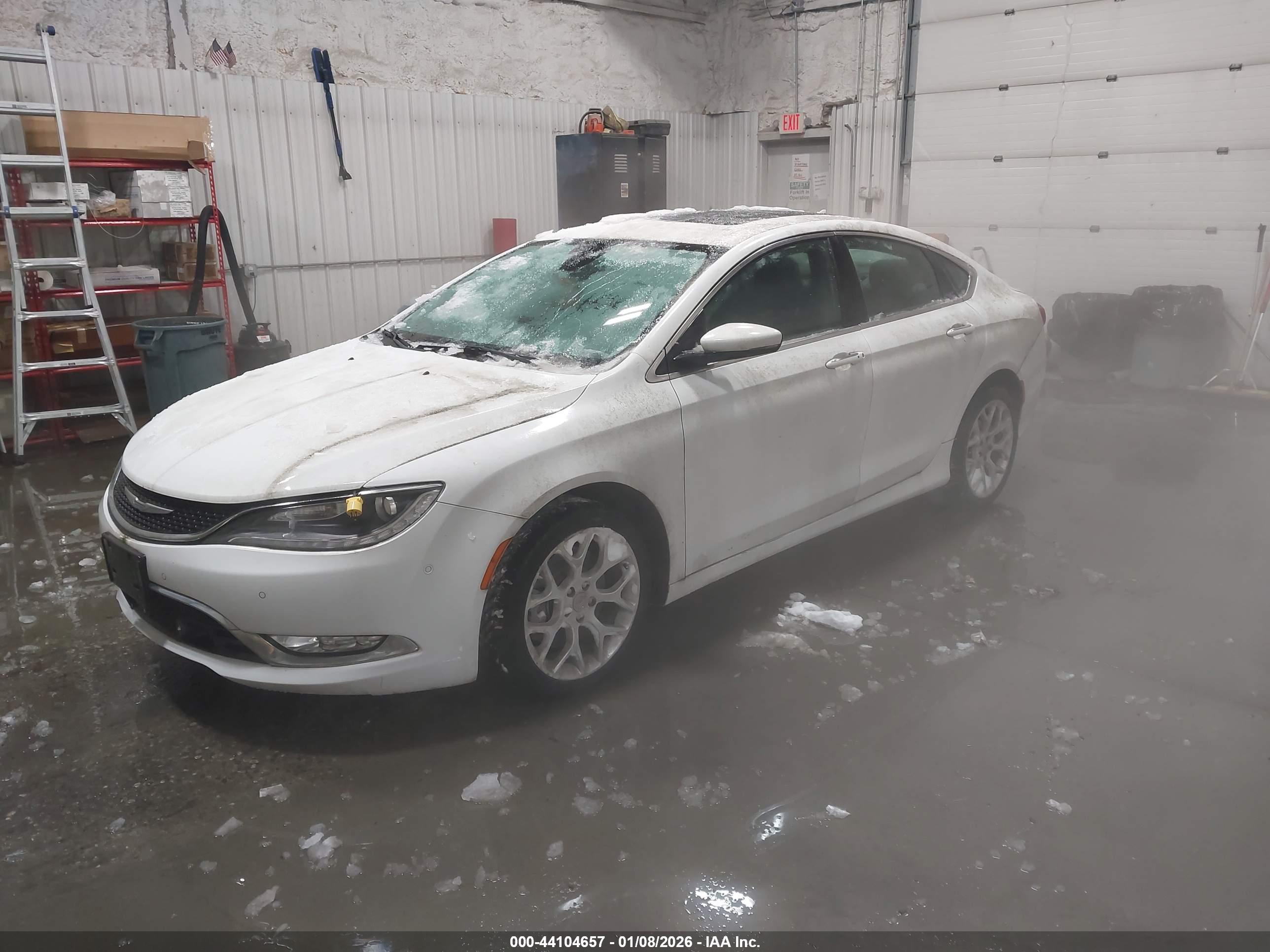 CHRYSLER 200 image 2