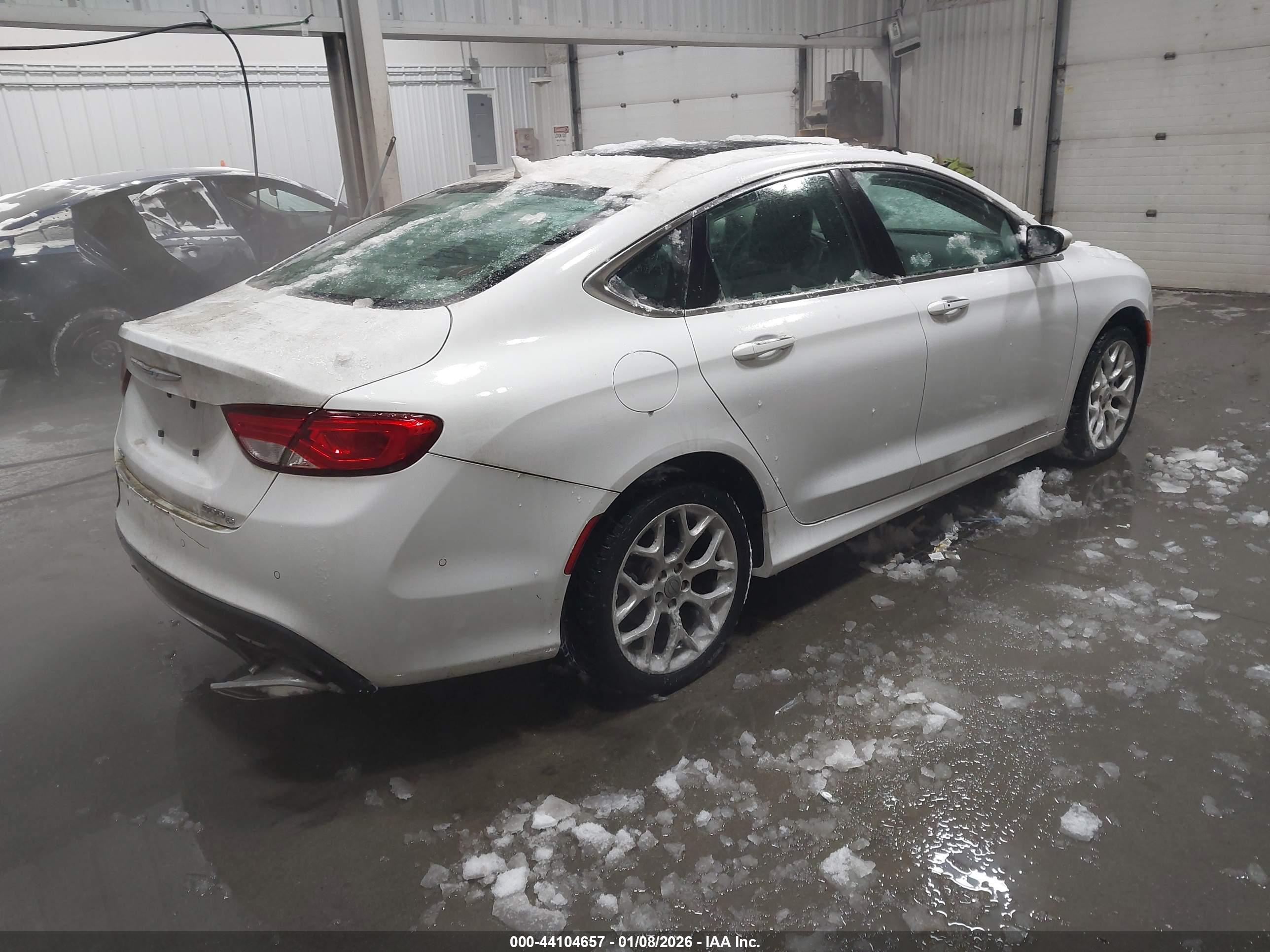 CHRYSLER 200 image 4