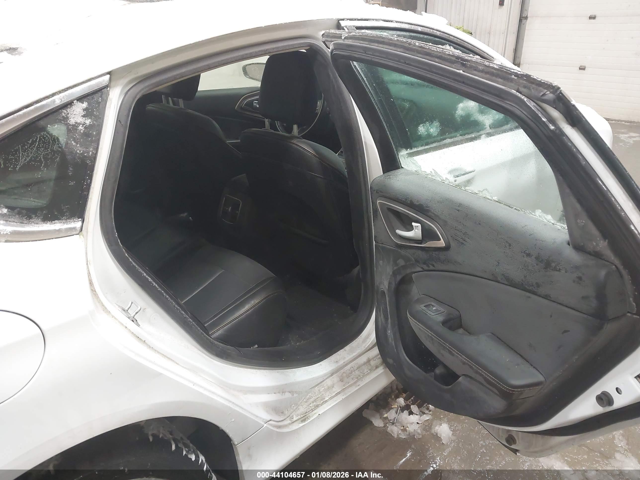 CHRYSLER 200 image 8