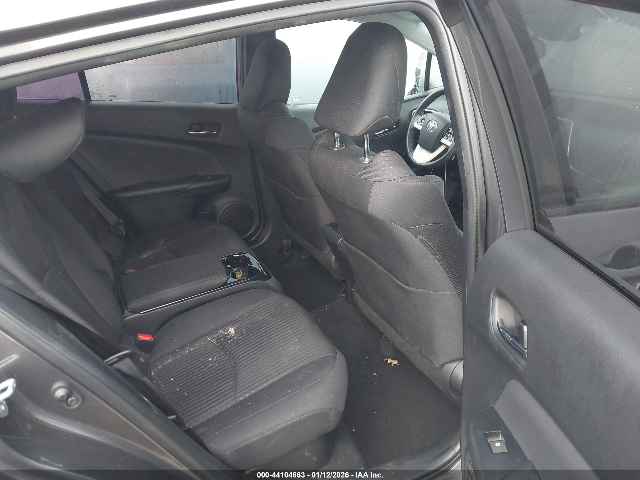 TOYOTA PRIUS image 8